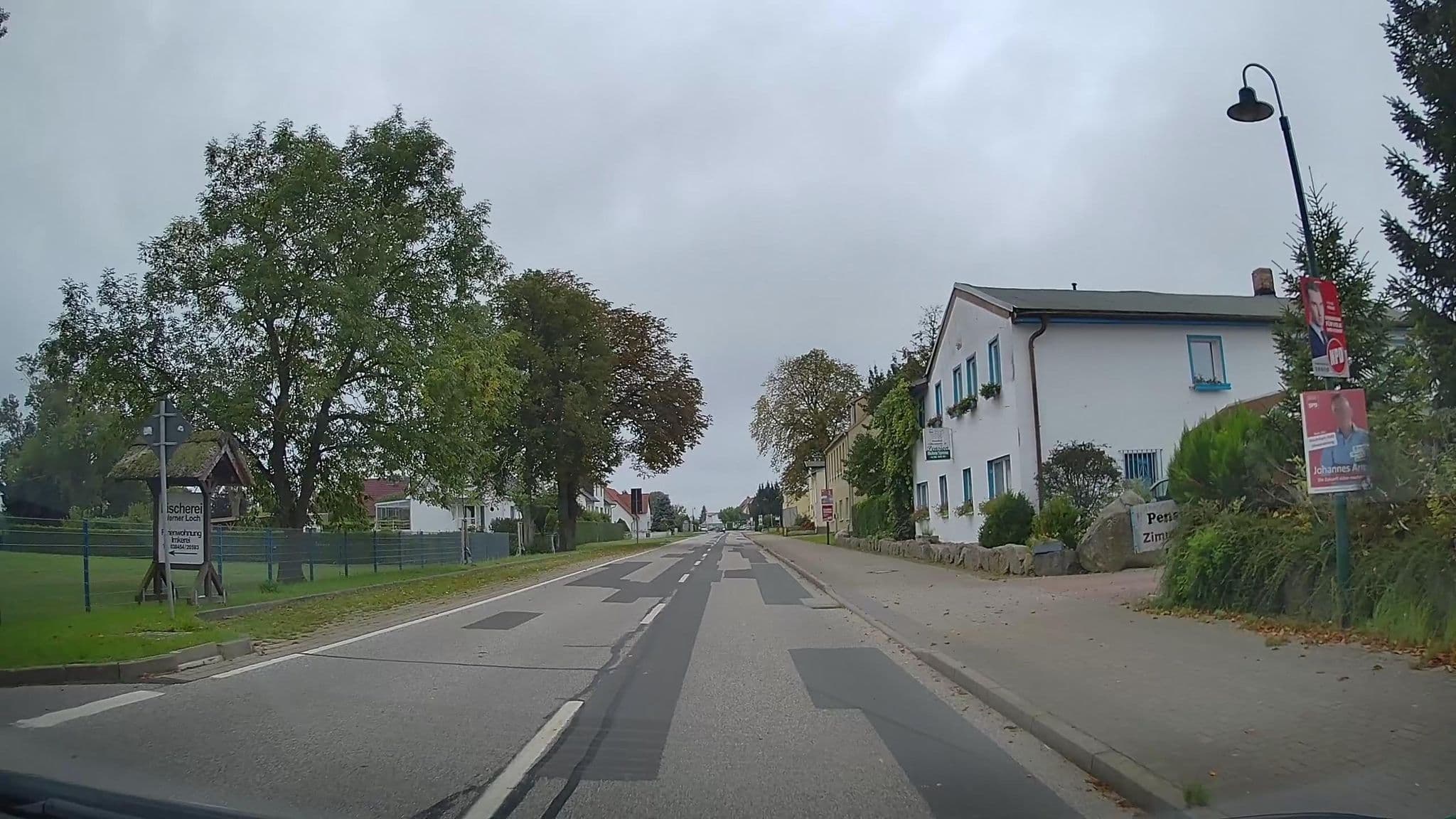 Street view near Pension Hohen Sprenz Am See, Schwaan — © hendel (CC BY-SA · Mapillary)