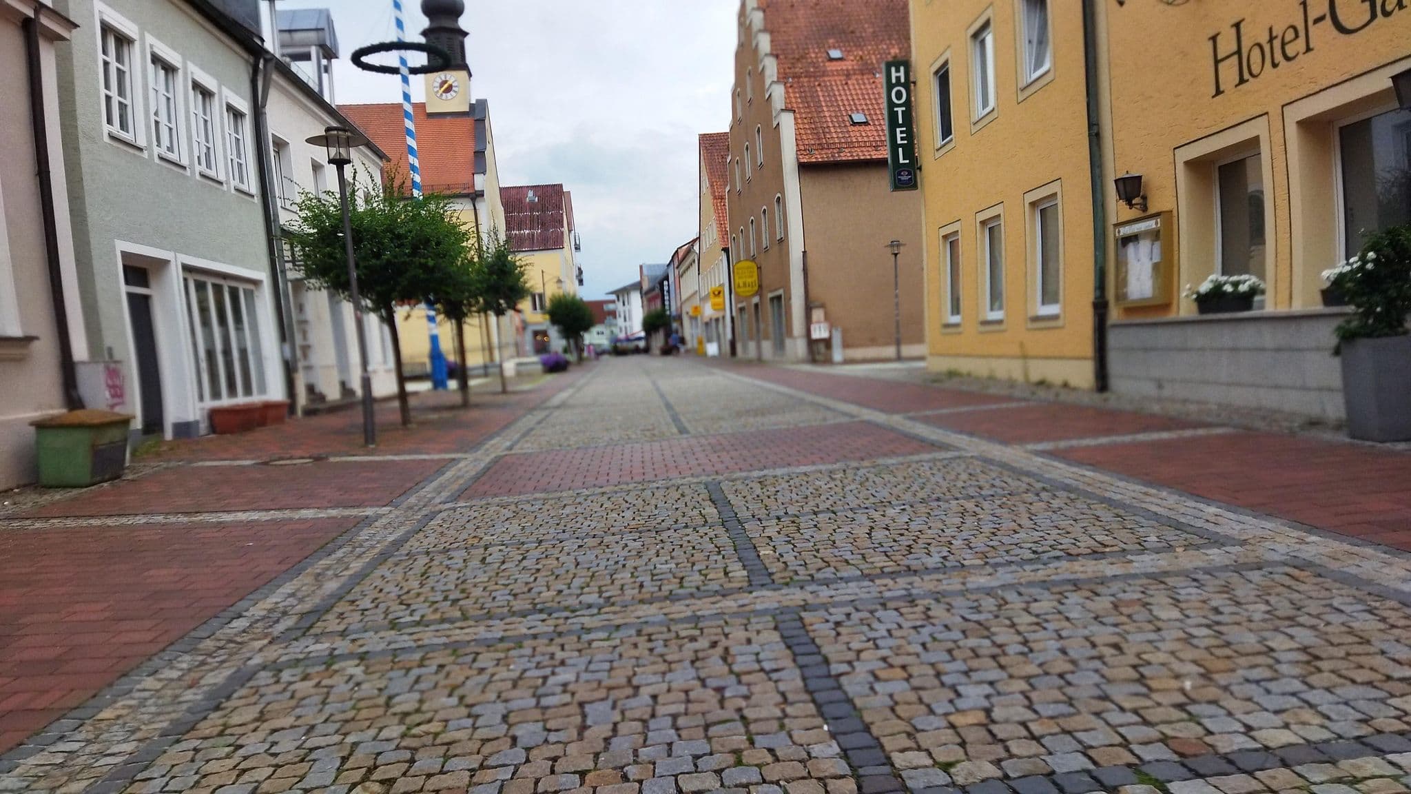 Street view near Hotel Post, Bad Abbach — © changchun1 (CC BY-SA · Mapillary)