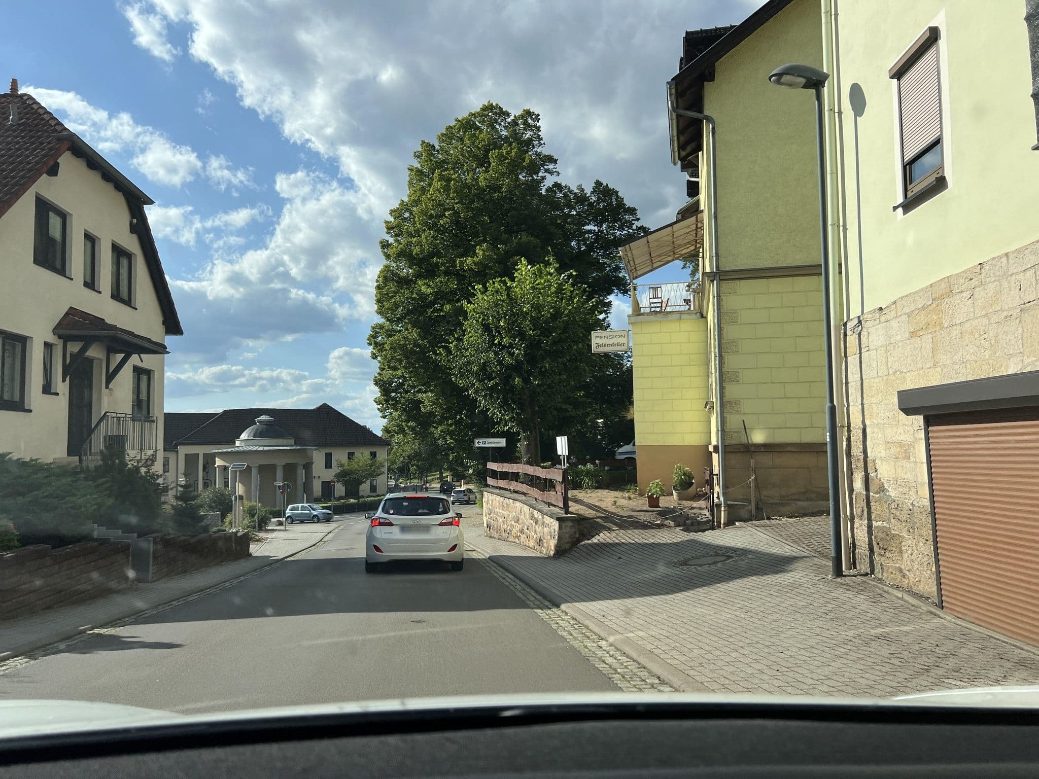 Street view near Felsenkeller, Bad Liebenstein — © ottor (CC BY-SA · Mapillary)