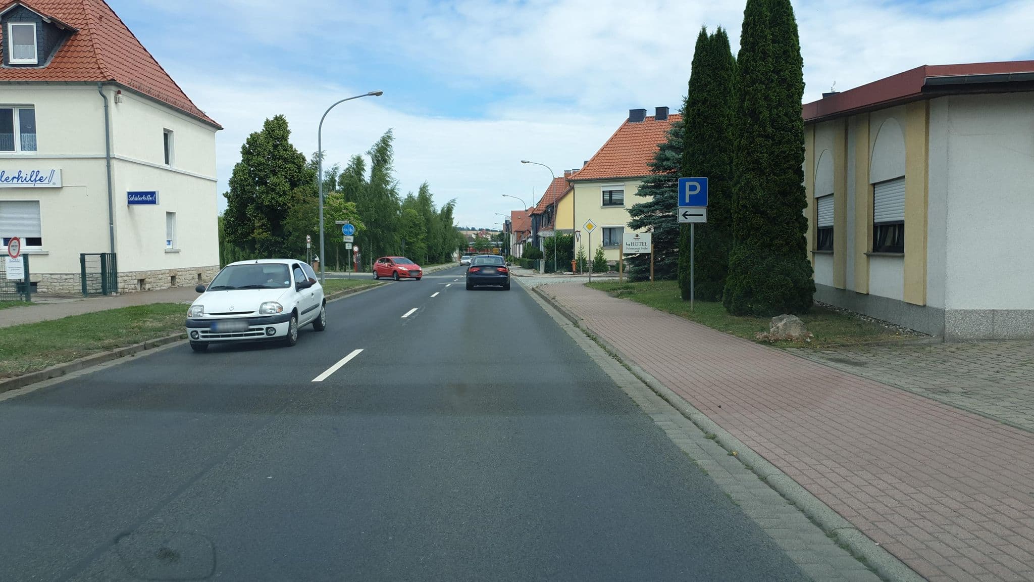 Street view near Hotel und Restaurant 'Haus Eichsfeld', Leinefelde-Worbis — © canislupus (CC BY-SA · Mapillary)
