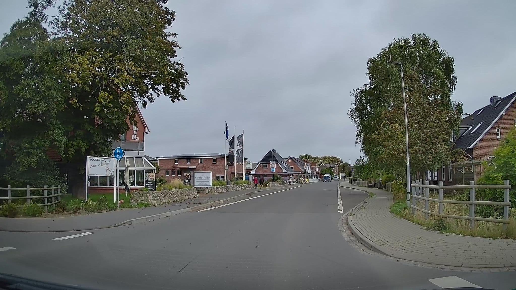 Street view near Haus am Hafen, Friedrichskoog — © hendel (CC BY-SA · Mapillary)
