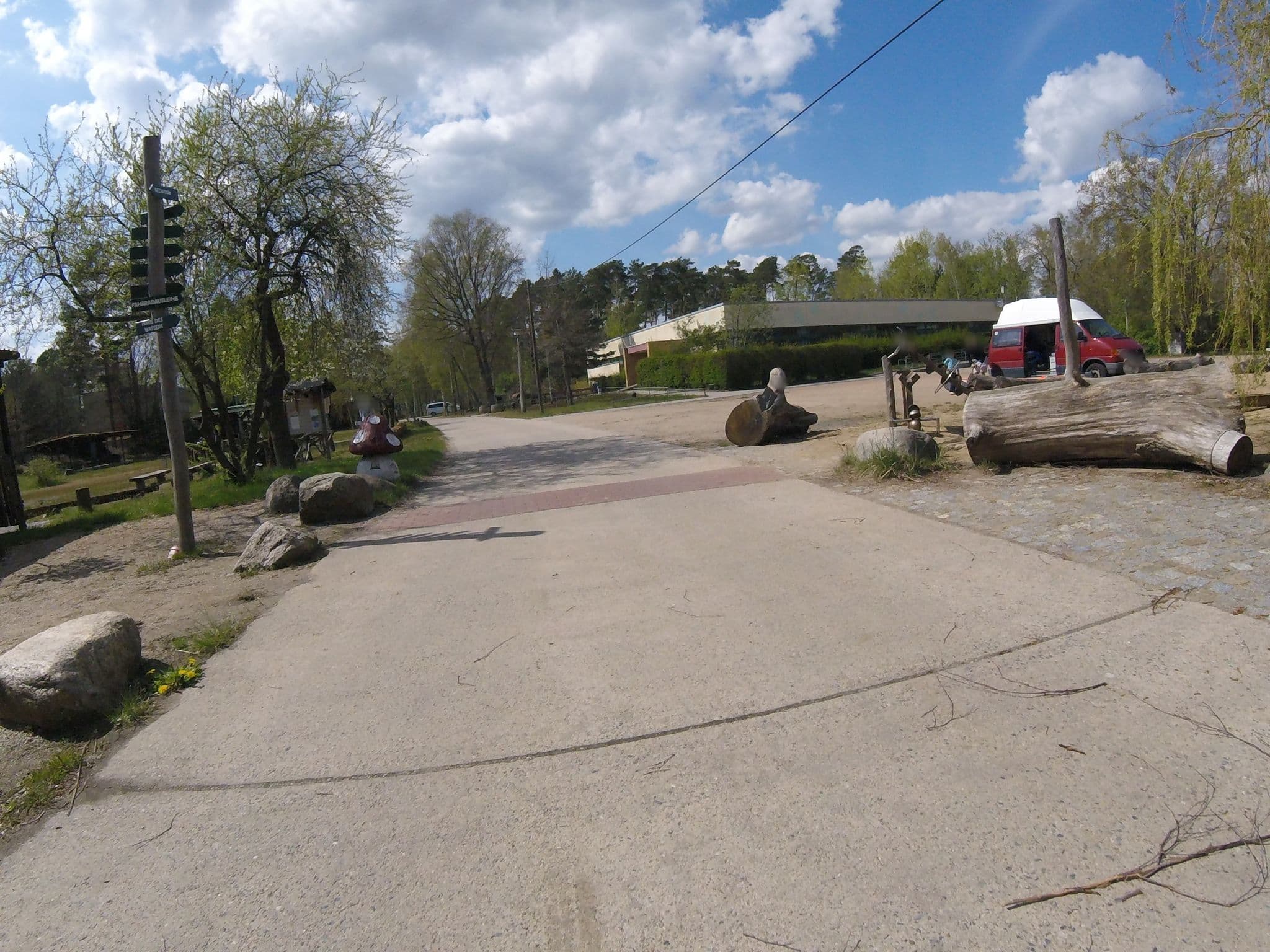 Street view near Kinder- und Jugenderholungszentrum KiEZ Hölzerner See, Groß Köris — © rik (CC BY-SA · Mapillary)
