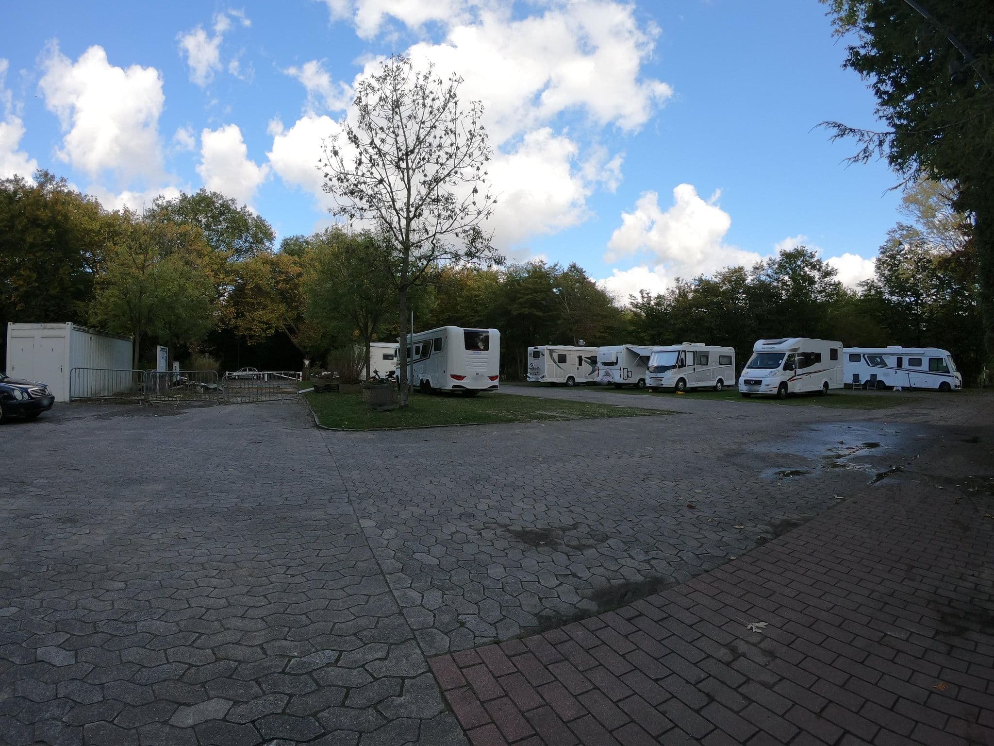 Street view near Revierpark Nienhausen, Gelsenkirchen — © geogladbecker (CC BY-SA · Mapillary)