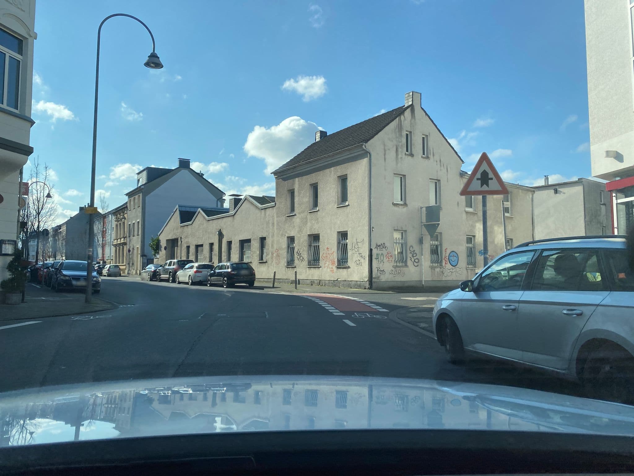 Street view near Hotel Uhu, Bergisch Gladbach — © wladimir (CC BY-SA · Mapillary)
