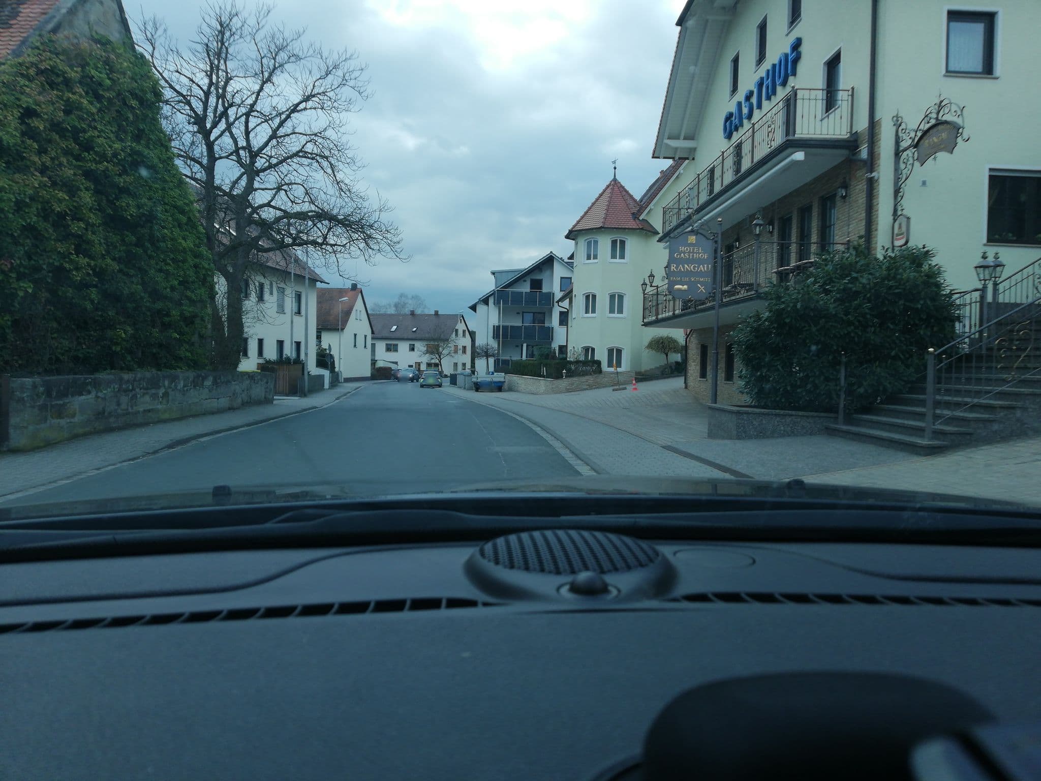Street view near Hotel Gasthof Rangau, Heßdorf — © smiley269 (CC BY-SA · Mapillary)