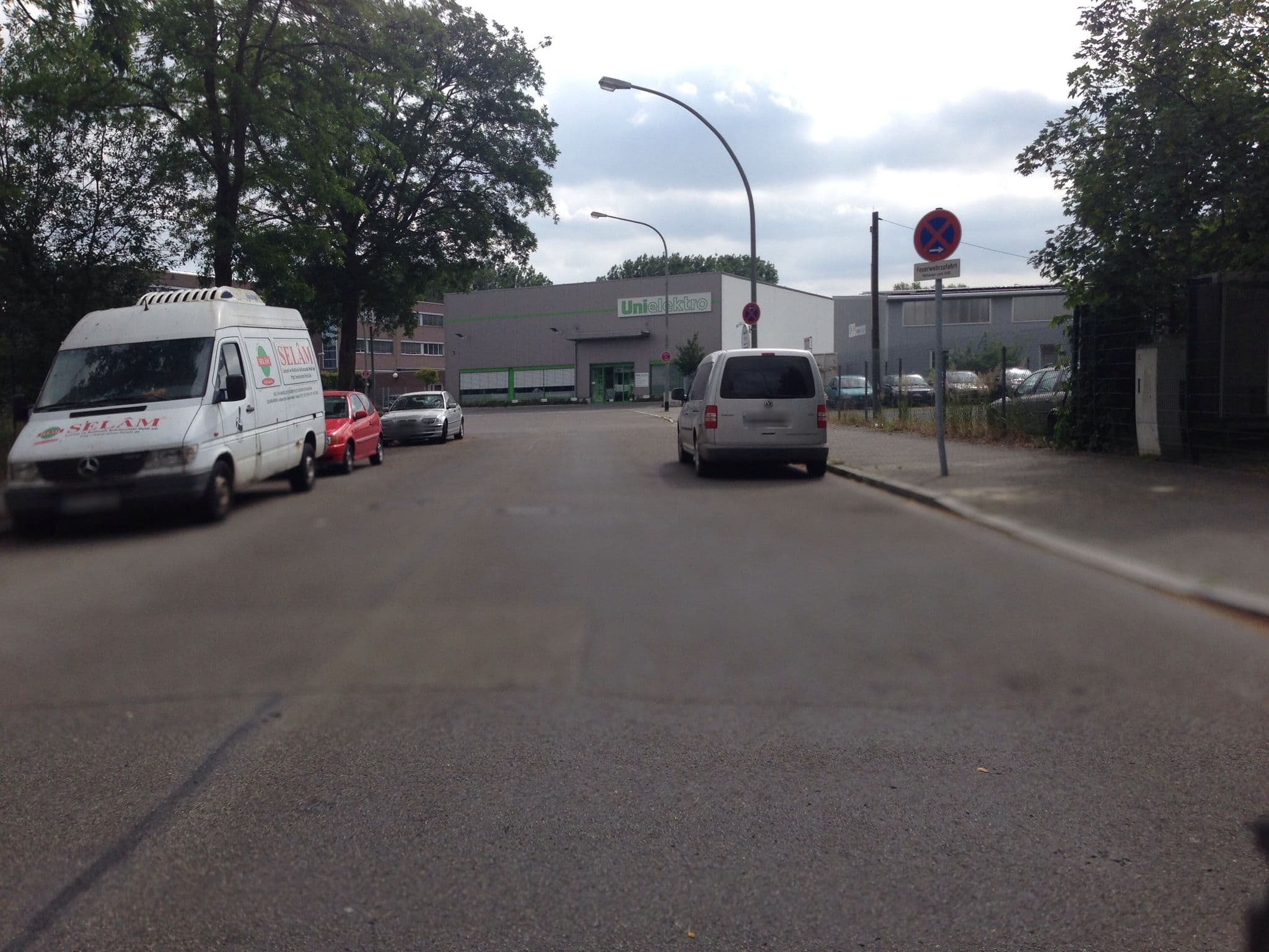 Street view near Turm-Hotel, Hanau am Main — © flidolin (CC BY-SA · Mapillary)