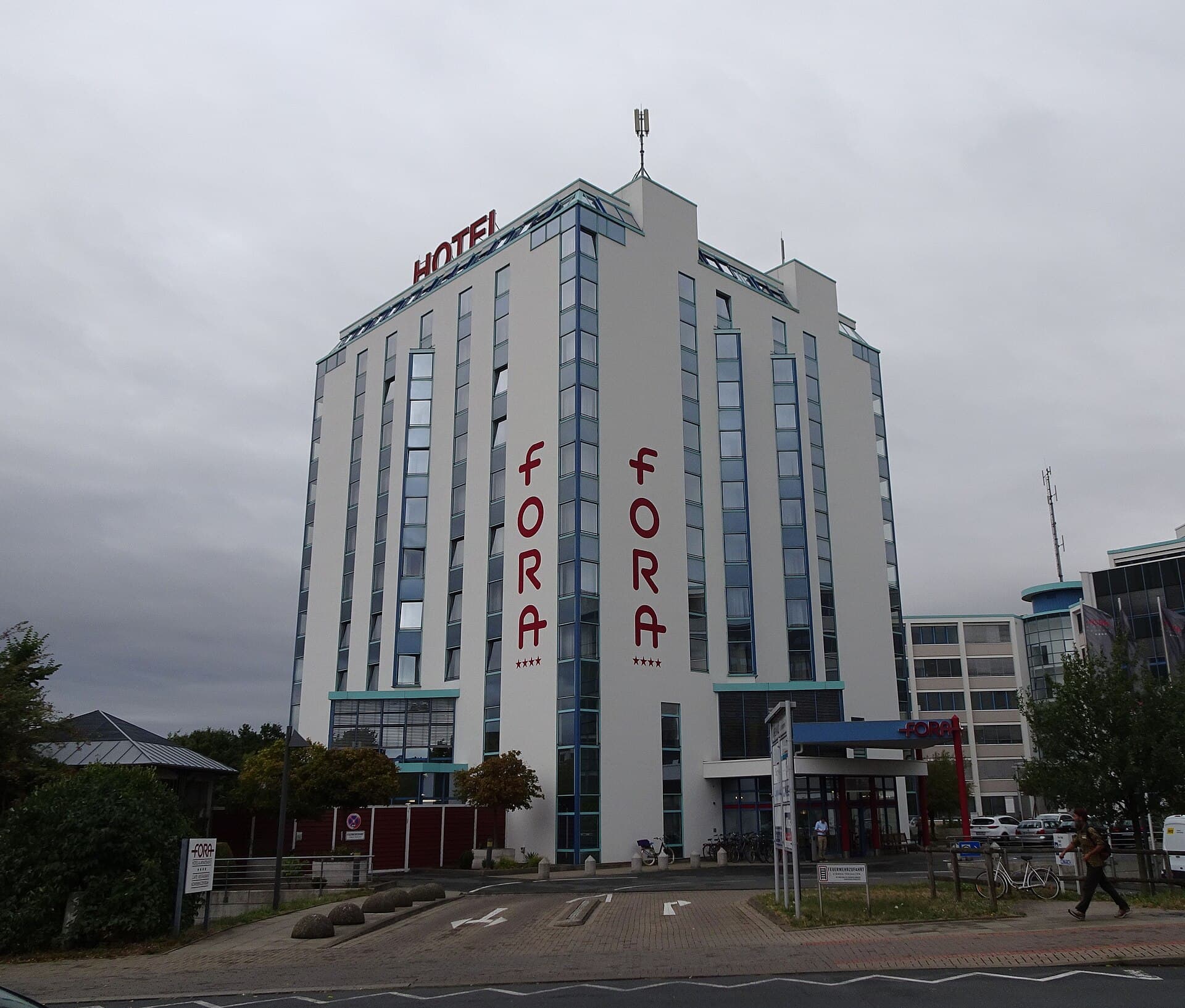 Fora Hotel Hannover (via Wikimedia Commons, CC BY 4.0)