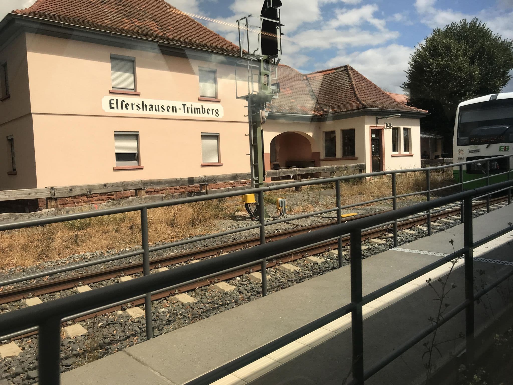 Street view near Ferienwohnung Trimburgblick, Elfershausen — © troher15 (CC BY-SA · Mapillary)
