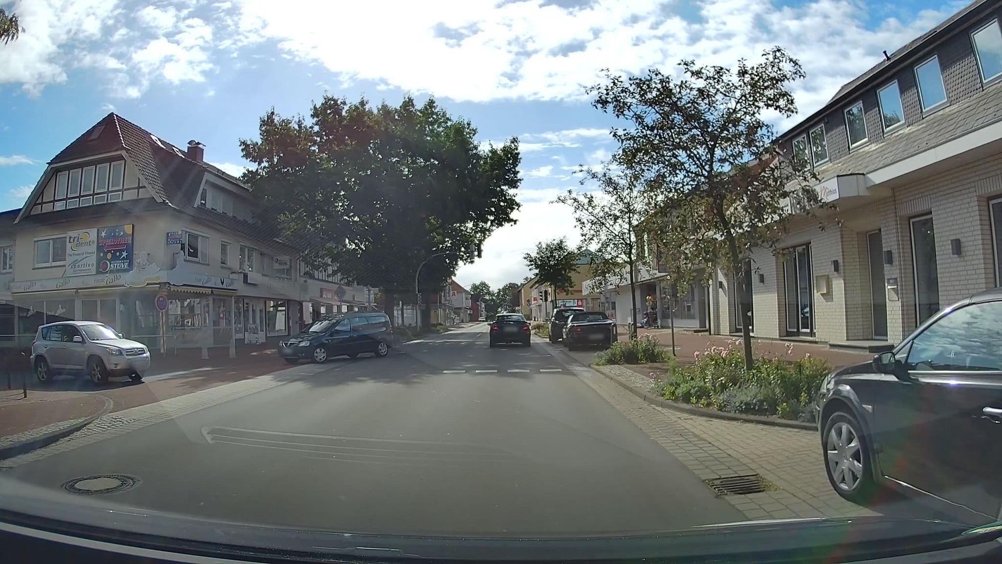Street view near Hotel Matthias, Gnarrenburg — © hendel (CC BY-SA · Mapillary)