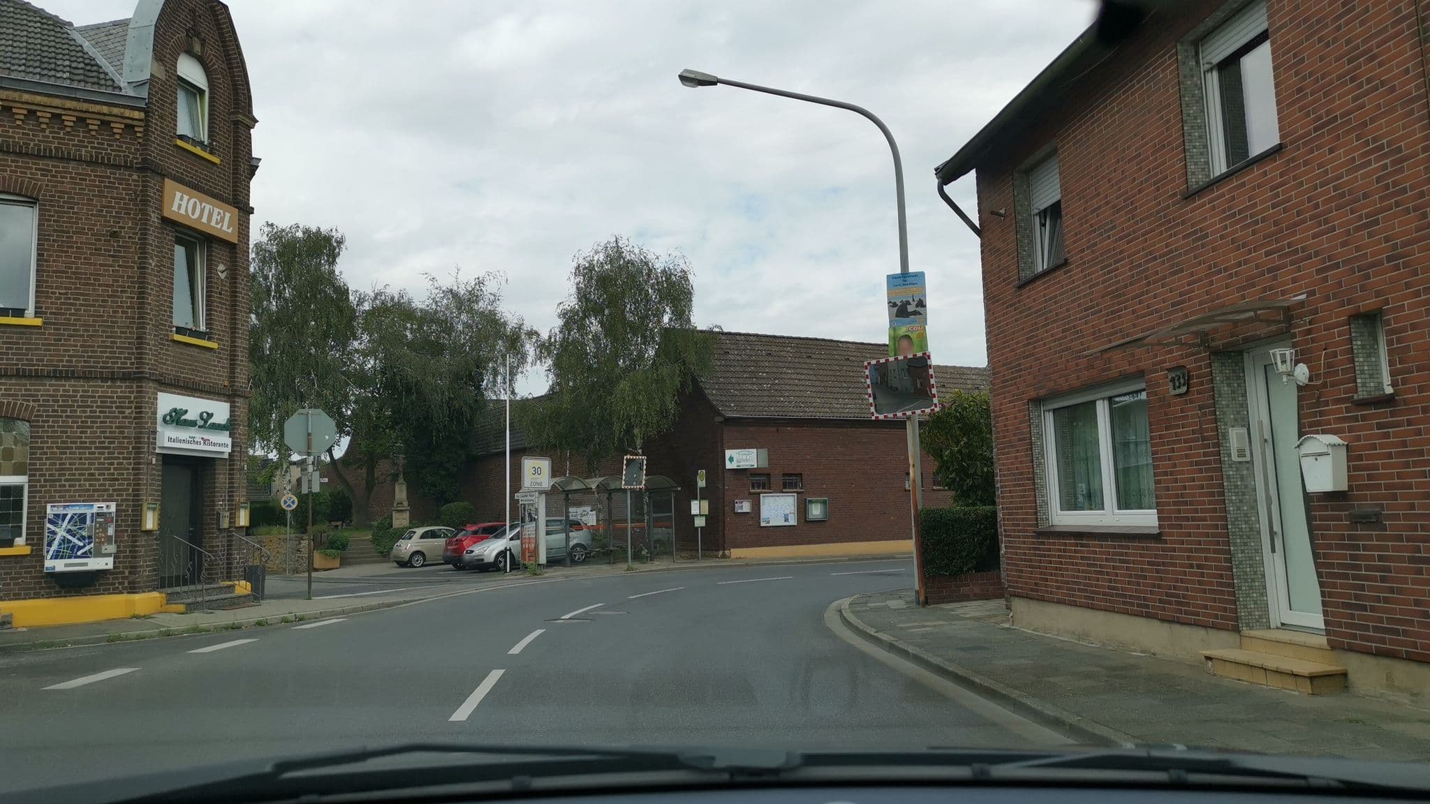 Street view near Haus Laach, Grevenbroich — © bigpapa2908 (CC BY-SA · Mapillary)