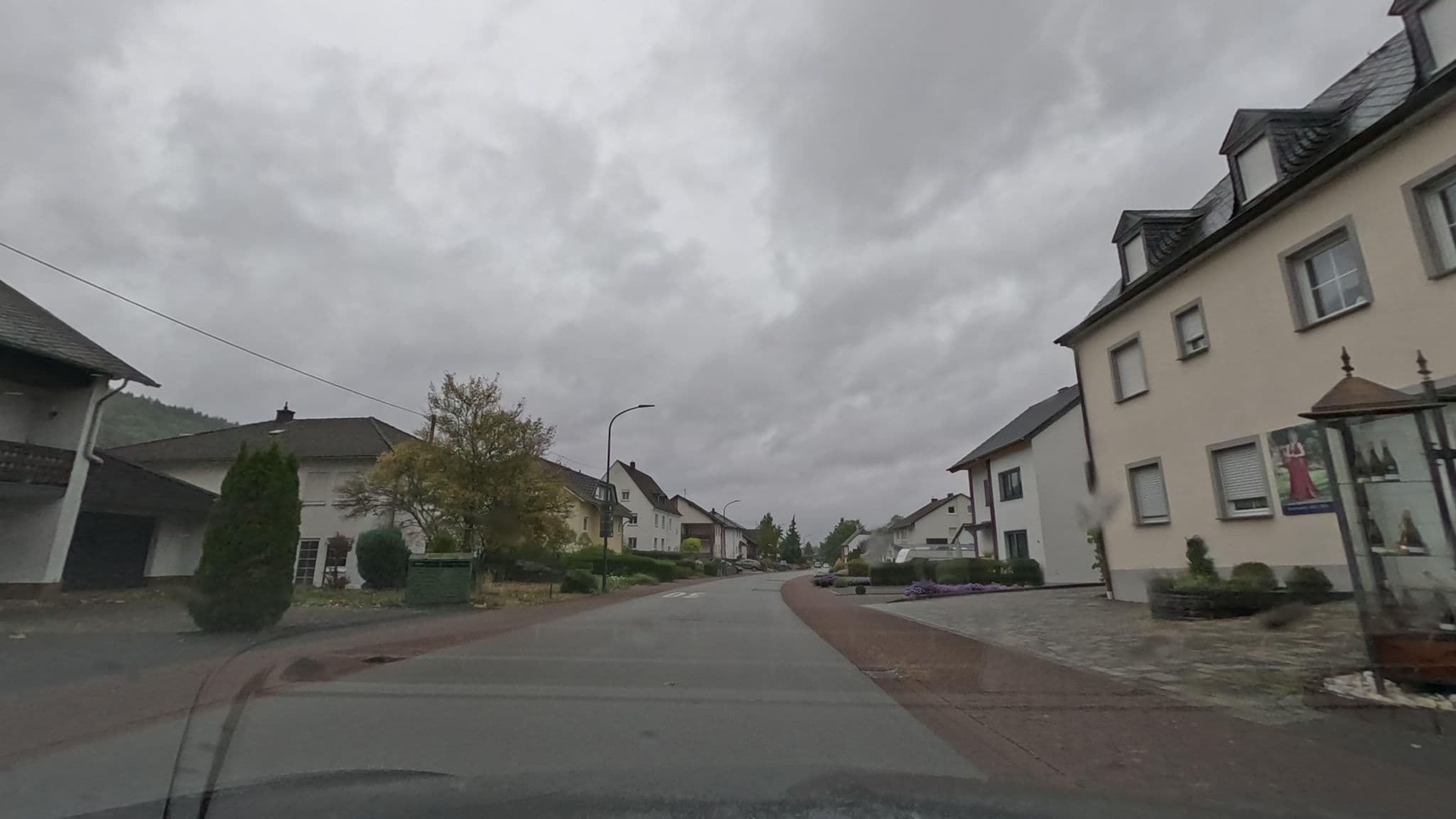 Street view near Gaststätte und Pension Zur Traube, Osann-Monzel — © Lowiekse (CC BY-SA · Mapillary)