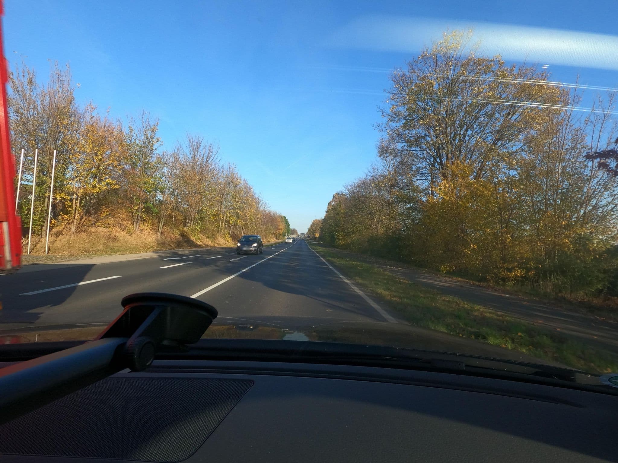 Street view near Hotel 'Zur Lohe', Düren — © saschahaberkorn (CC BY-SA · Mapillary)