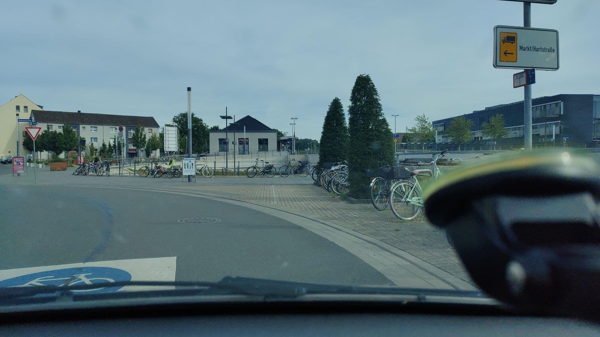 Street view near Hotel Rheinischer Hof, Geldern — © poxonline (CC BY-SA · Mapillary)
