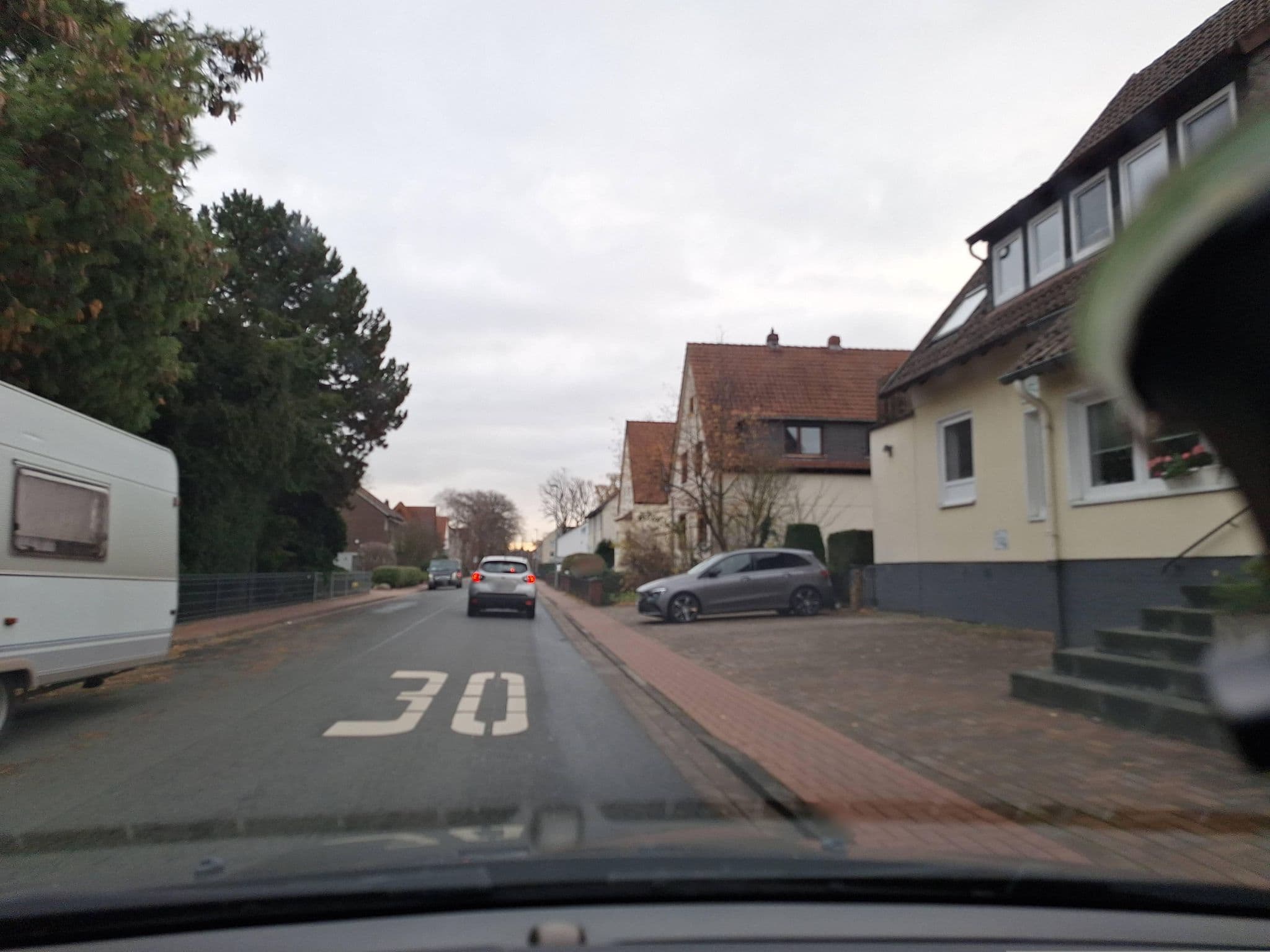Street view near Löns Hotel, Garbsen-Mitte — © Langfahrer (CC BY-SA · Mapillary)