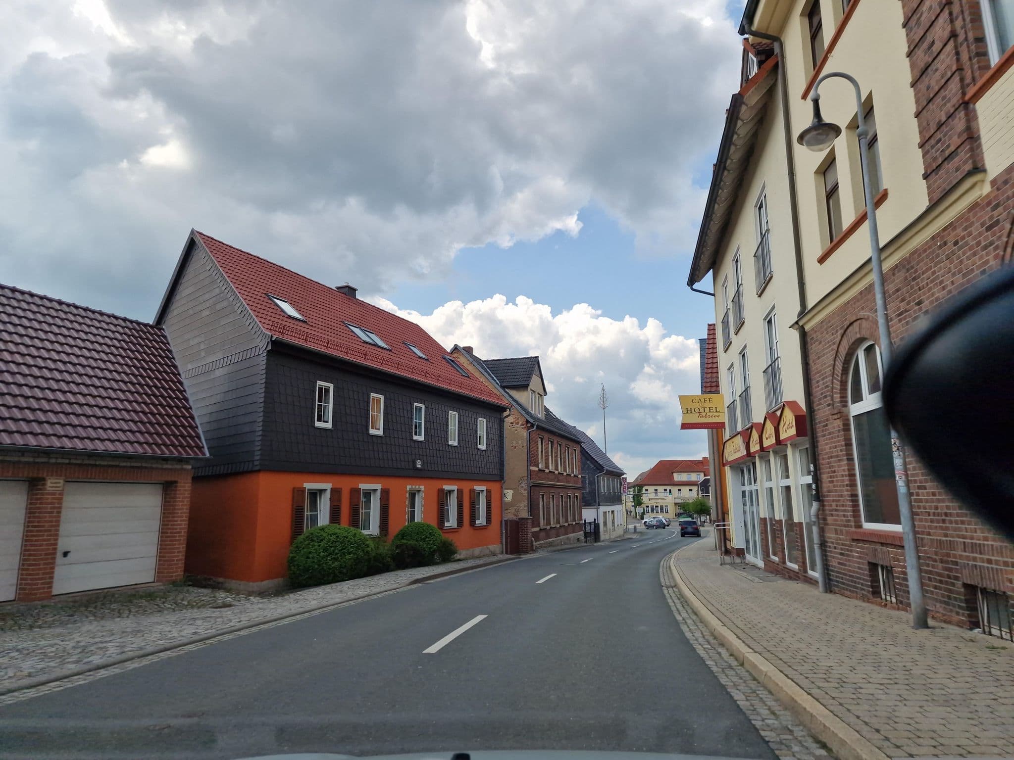 Street view near Café & Hotel Fabrice, Bad Klosterlausnitz — © canislupus (CC BY-SA · Mapillary)