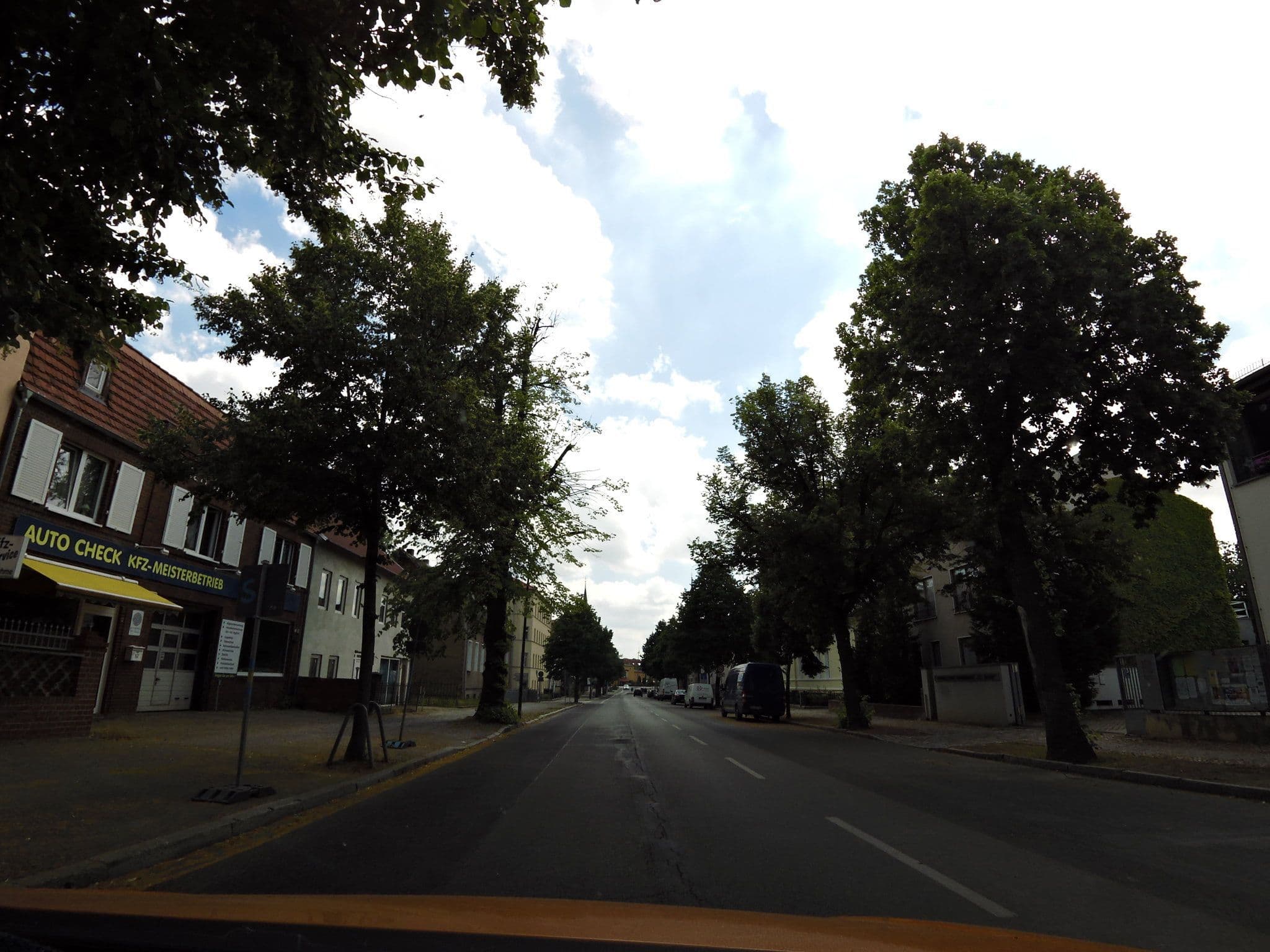 Street view near Pension Umbescheidt, Nauen — © moenk (CC BY-SA · Mapillary)