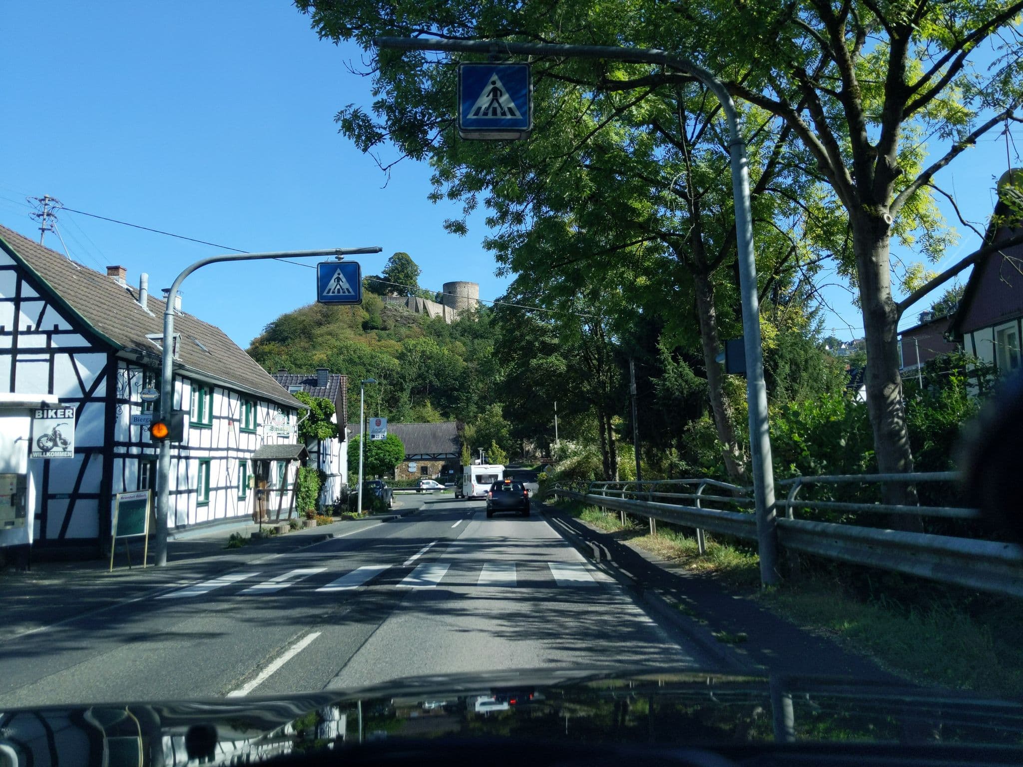 Street view near Gasthaus Steinhof (Kegelbahn), Uckerath — © deleted_user (CC BY-SA · Mapillary)