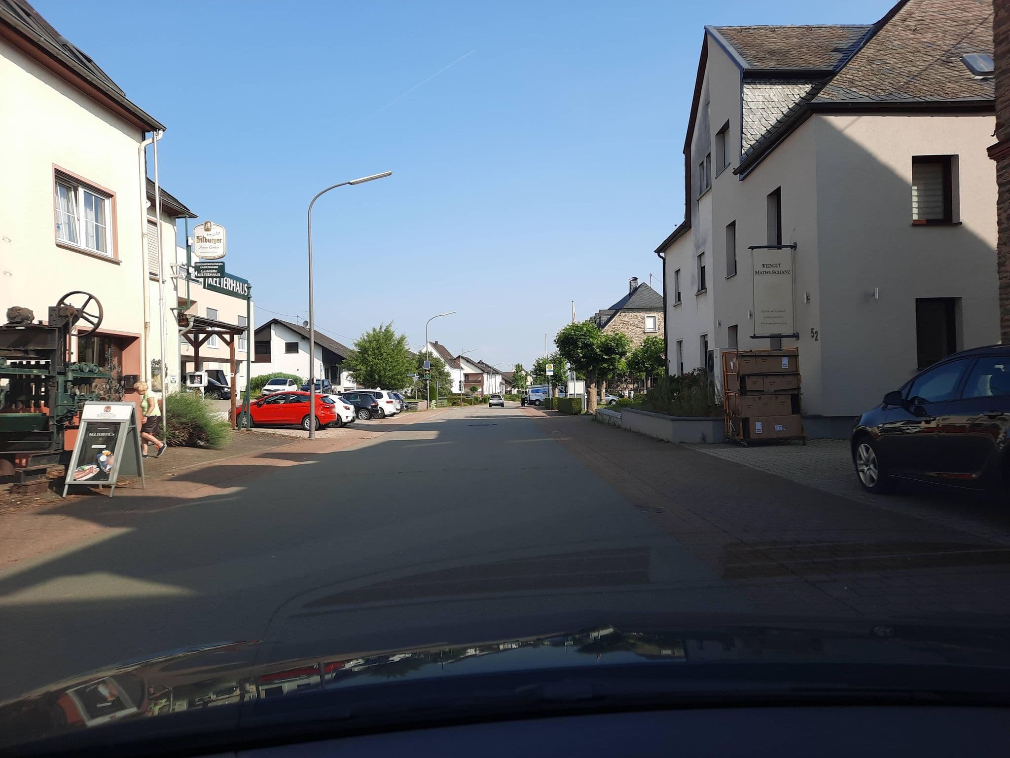 Street view near Weingut Mathy-Schanz, Osann-Monzel — © Lowiekse (CC BY-SA · Mapillary)