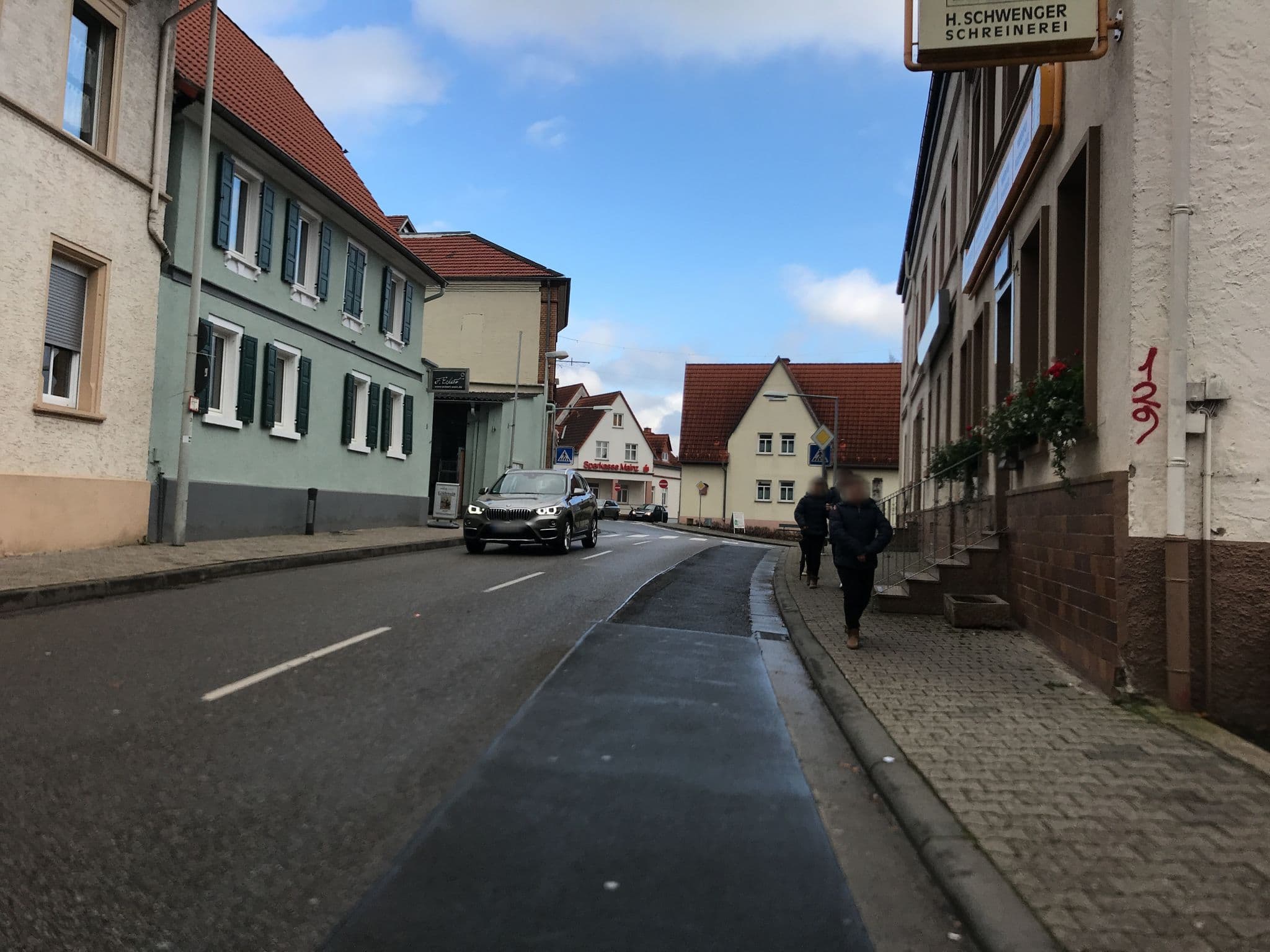Street view near Darmstädter Hof, Harxheim — © miguel_andrade (CC BY-SA · Mapillary)