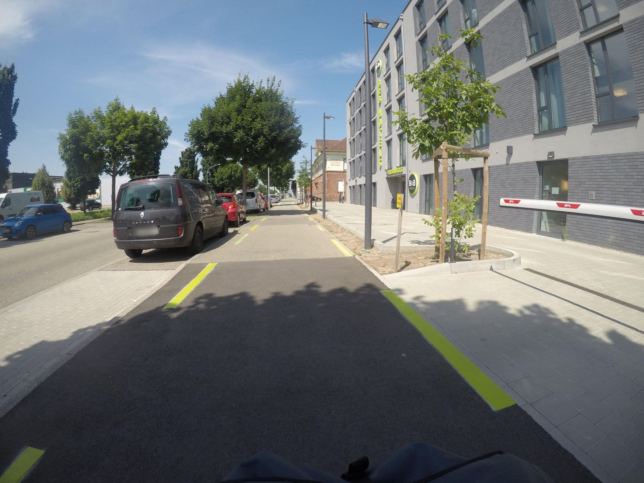 Street view near B&B Hotel Offenburg Bahnhof, Offenburg — © mfa (CC BY-SA · Mapillary)