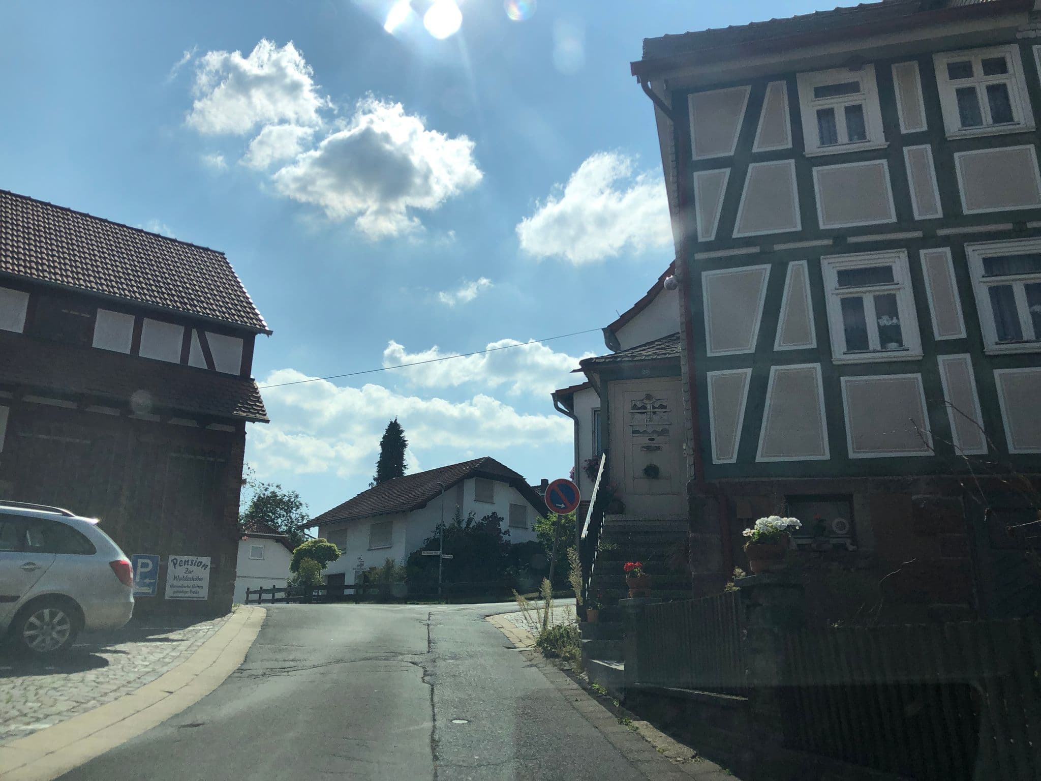 Street view near Pension zur Waldeshöhe, Rauschenberg — © chuck (CC BY-SA · Mapillary)