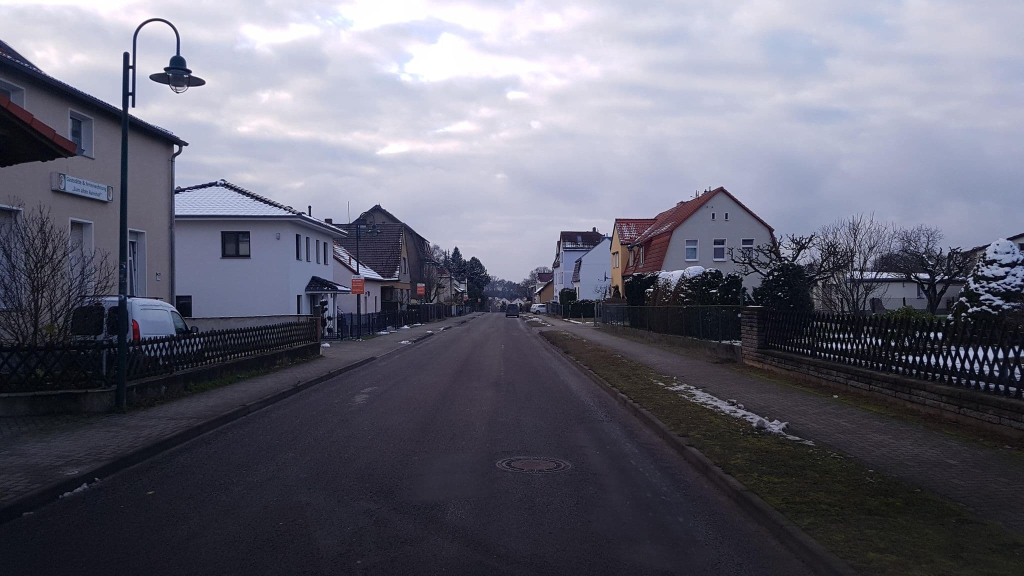 Street view near Zum alten Bahnhof, Rehfelde — © dsmm (CC BY-SA · Mapillary)
