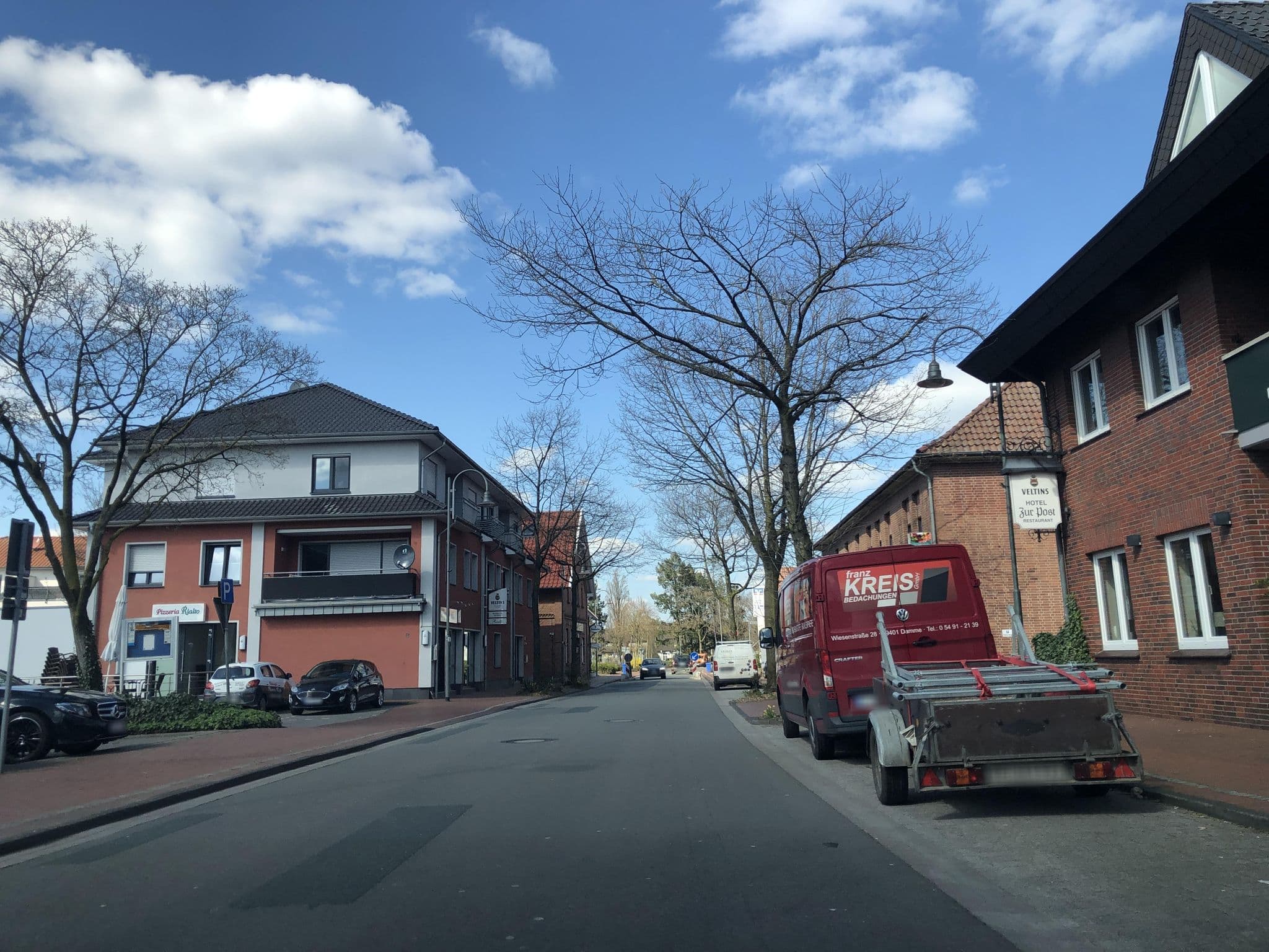 Street view near Hotel Restaurant „Zur Post, Holdorf — © peterleth (CC BY-SA · Mapillary)