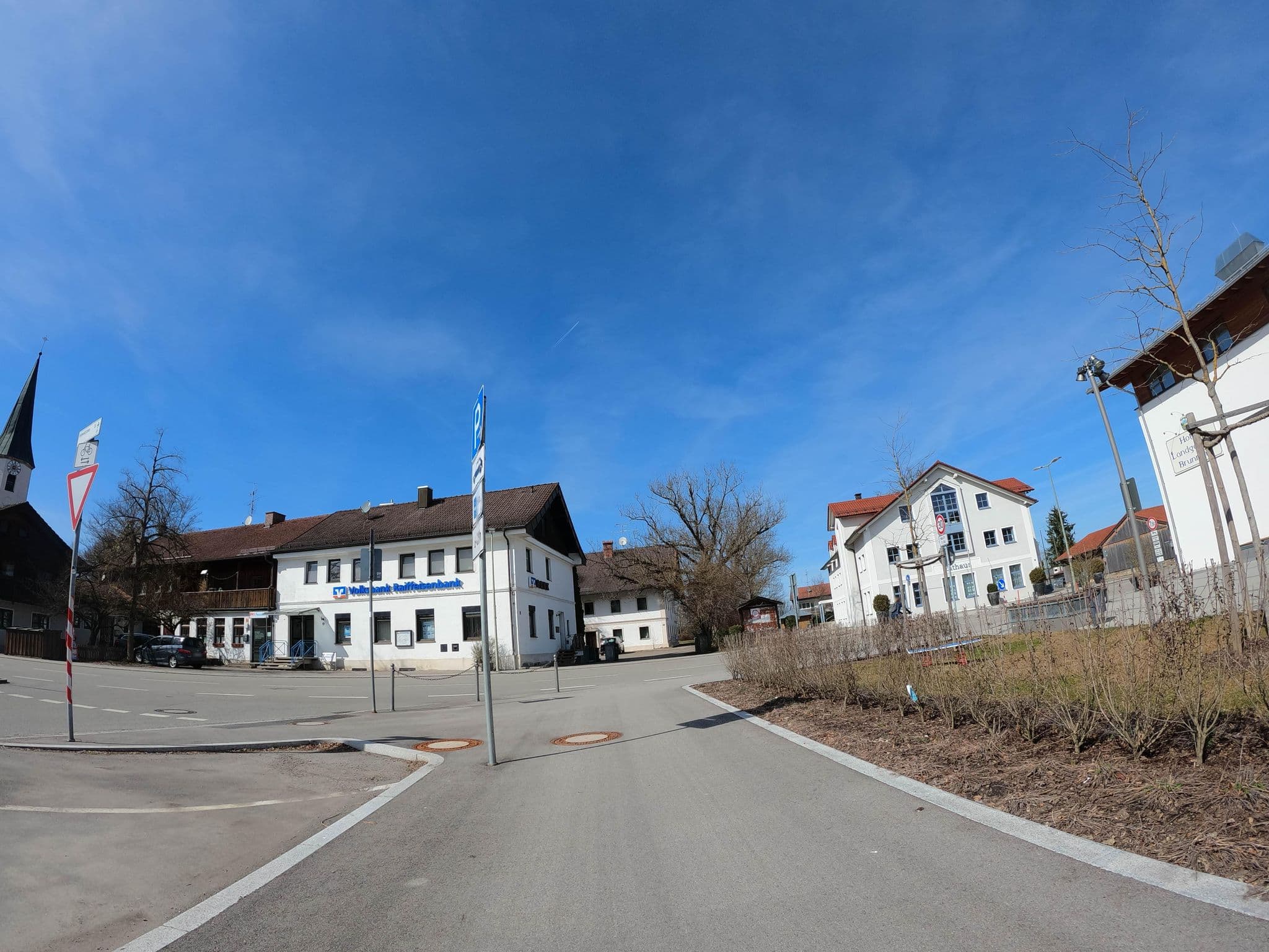 Street view near Hotel Landgasthof Brunnthal, Brunnthal — © strubbl (CC BY-SA · Mapillary)