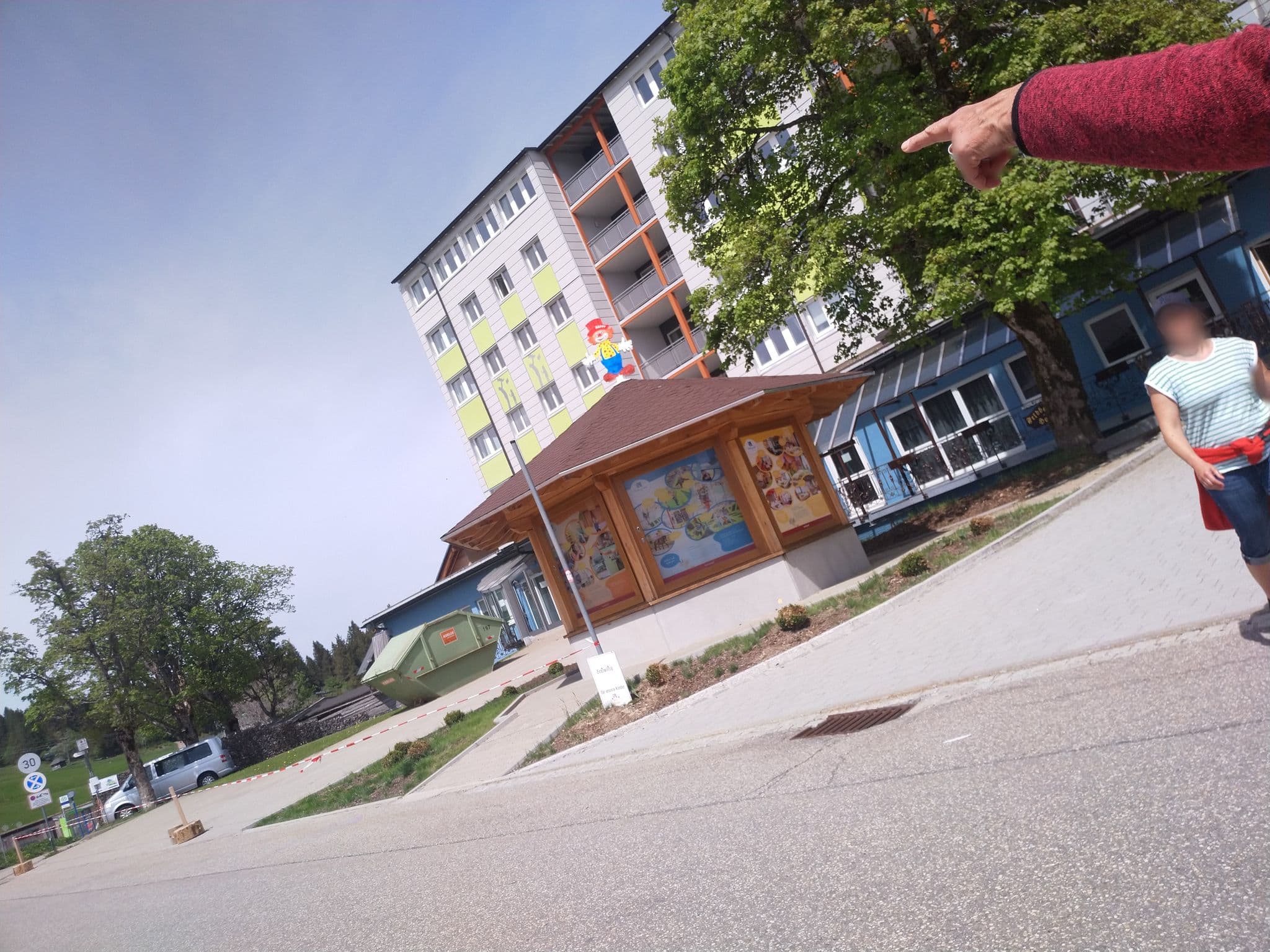 Street view near Feldberger Hof, Bernau — © pablopita (CC BY-SA · Mapillary)