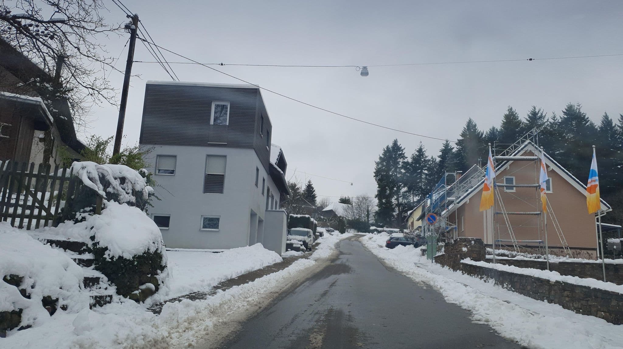 Street view near Jugendherberge Weiskirchen, Weiskirchen — © teddy73 (CC BY-SA · Mapillary)