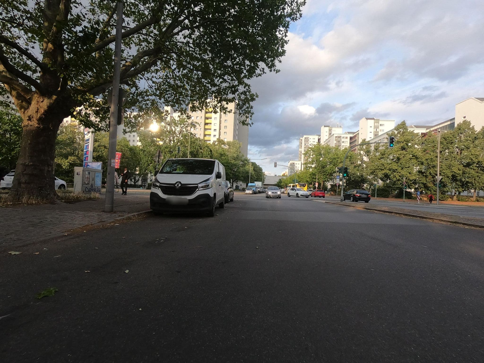 Street view near Hotel Garni Wilhelmsruher Damm, Märkisches Viertel — © carlheinz (CC BY-SA · Mapillary)