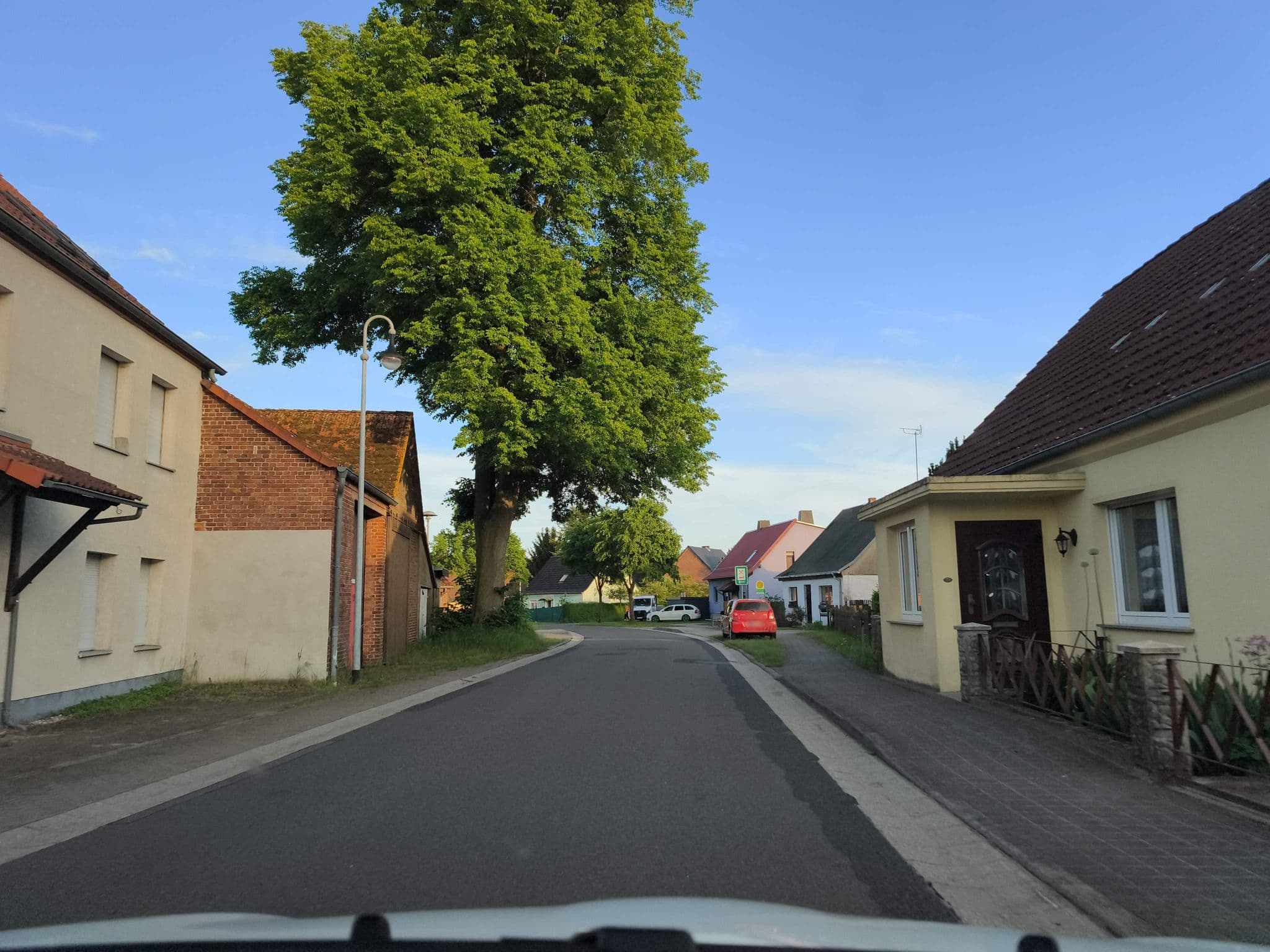 Street view near Chabua, Wiesenburg — © hotteliene (CC BY-SA · Mapillary)