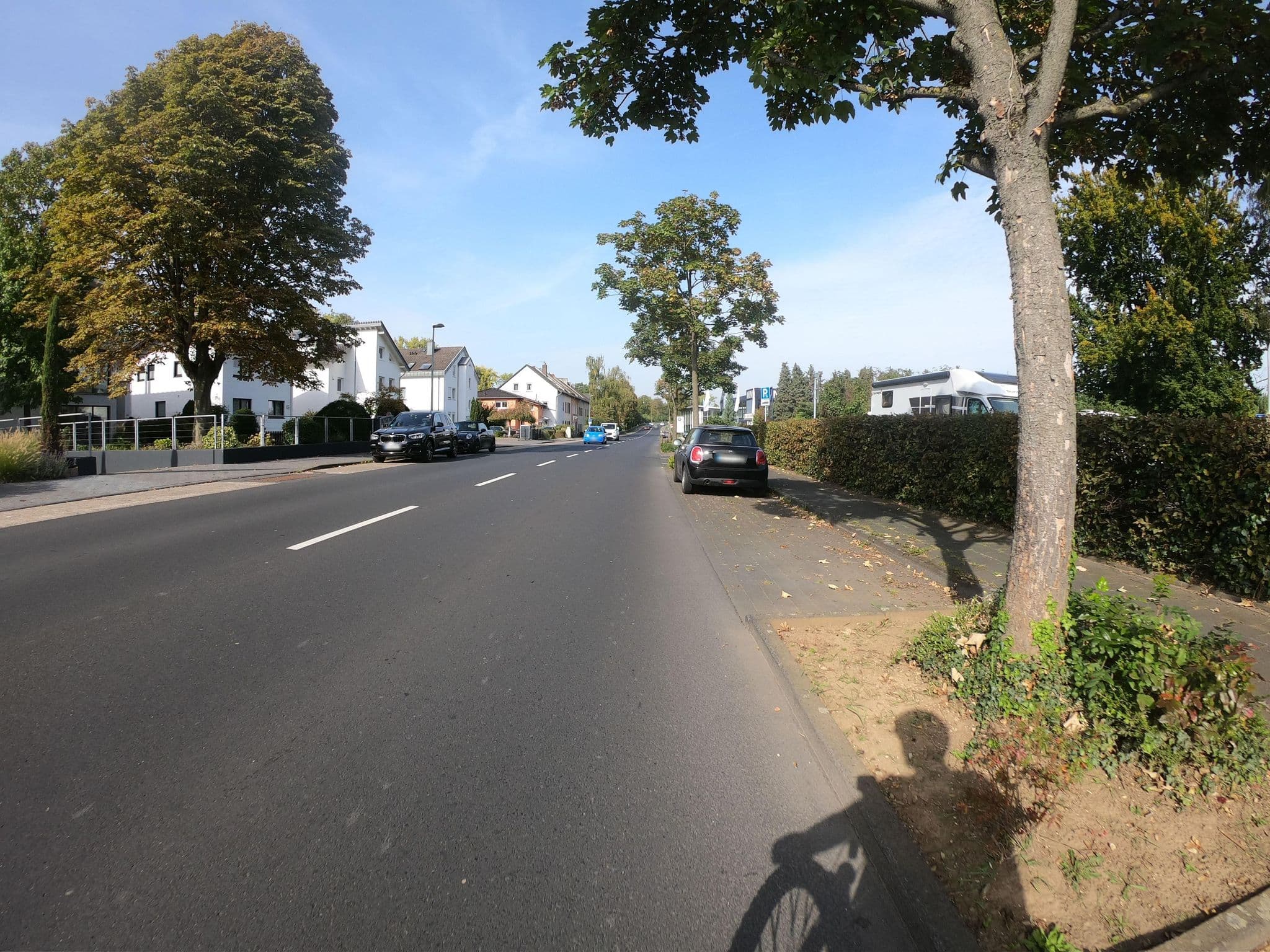 Street view near Wohnmobilstellplatz Sportplatz Königswinter, Oberkassel — © bernd1960 (CC BY-SA · Mapillary)