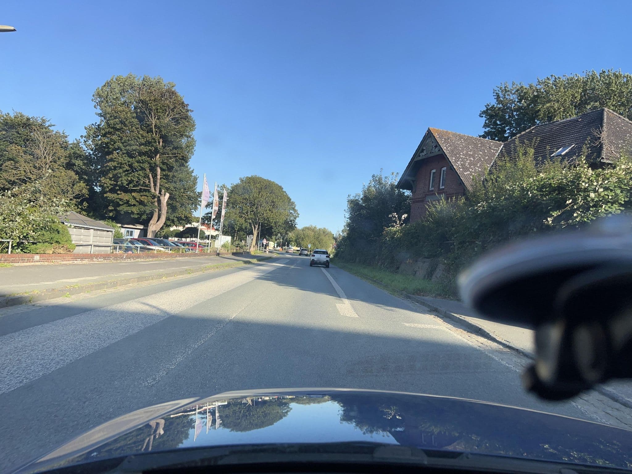 Street view near Holsteinisches Haus, Lehe — © robffm (CC BY-SA · Mapillary)