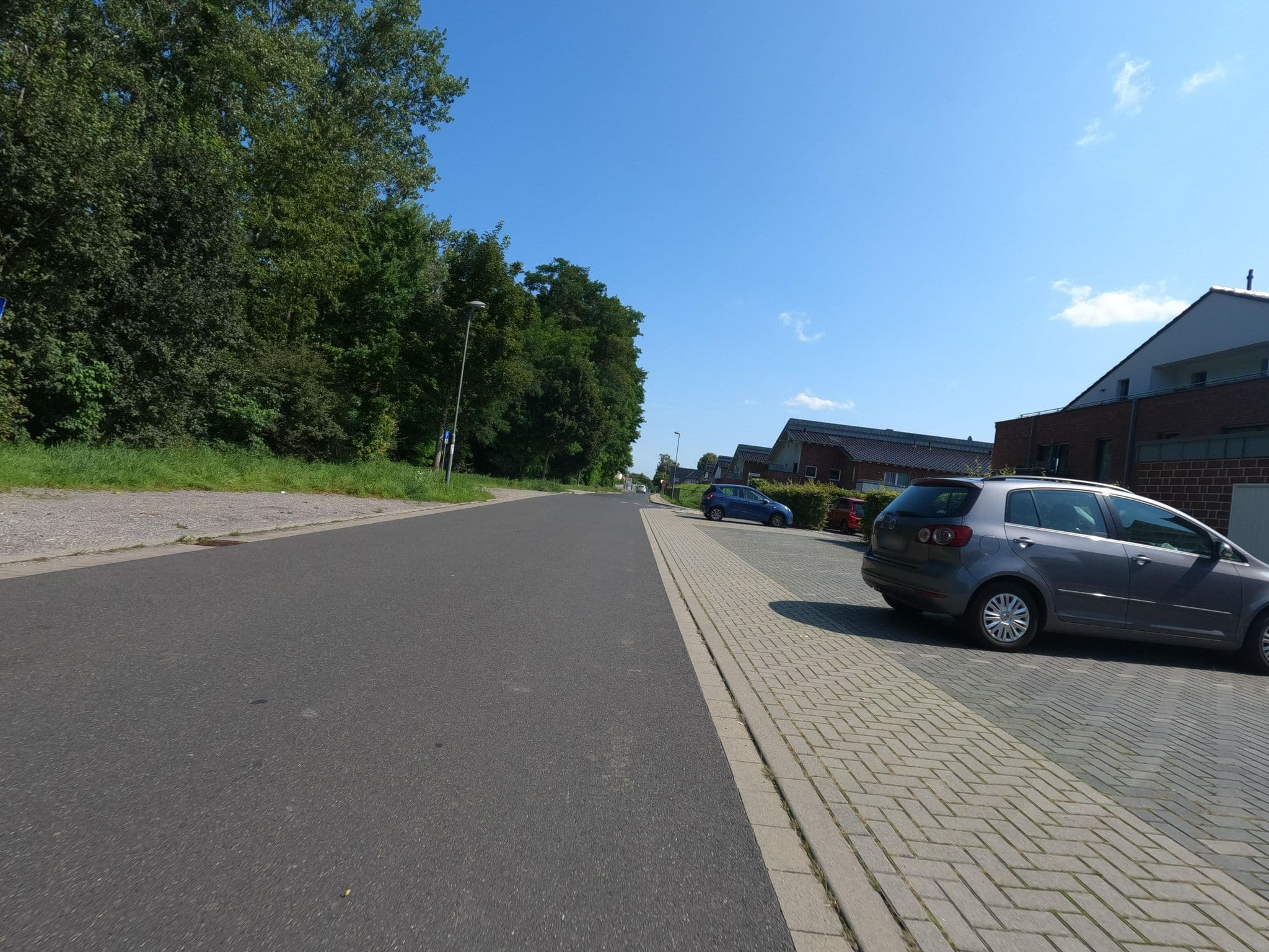 Street view near Wohnmobilstellplatz Carl-Alexander-Park, Baesweiler — © hektor1989 (CC BY-SA · Mapillary)