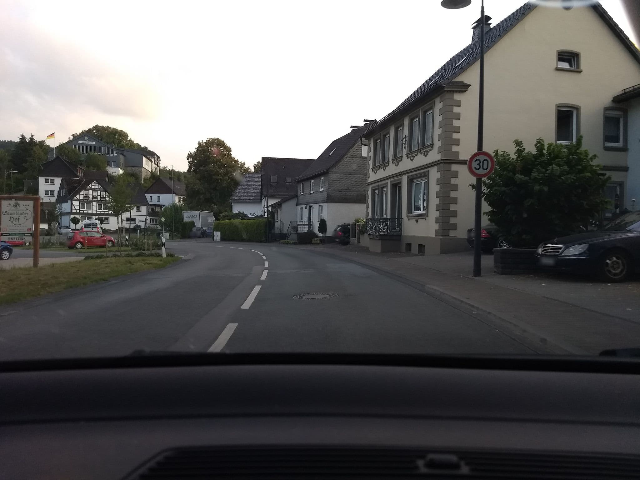 Street view near Wnneplatz Wenholthausen, Eslohe — © herrtichy (CC BY-SA · Mapillary)