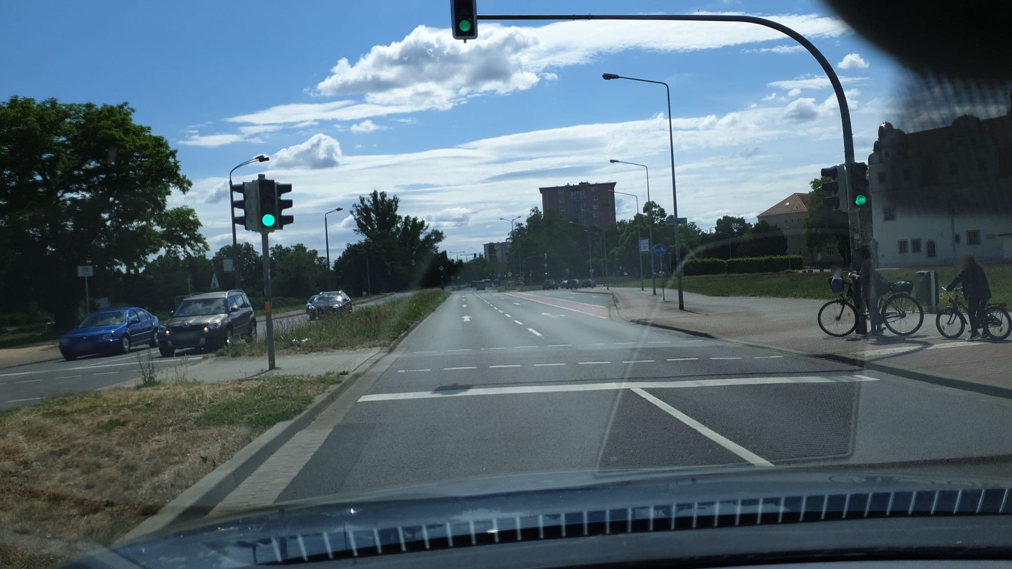 Street view near Wohnmobilstellplatz Muldewehr, Dessau — © tomatsn (CC BY-SA · Mapillary)