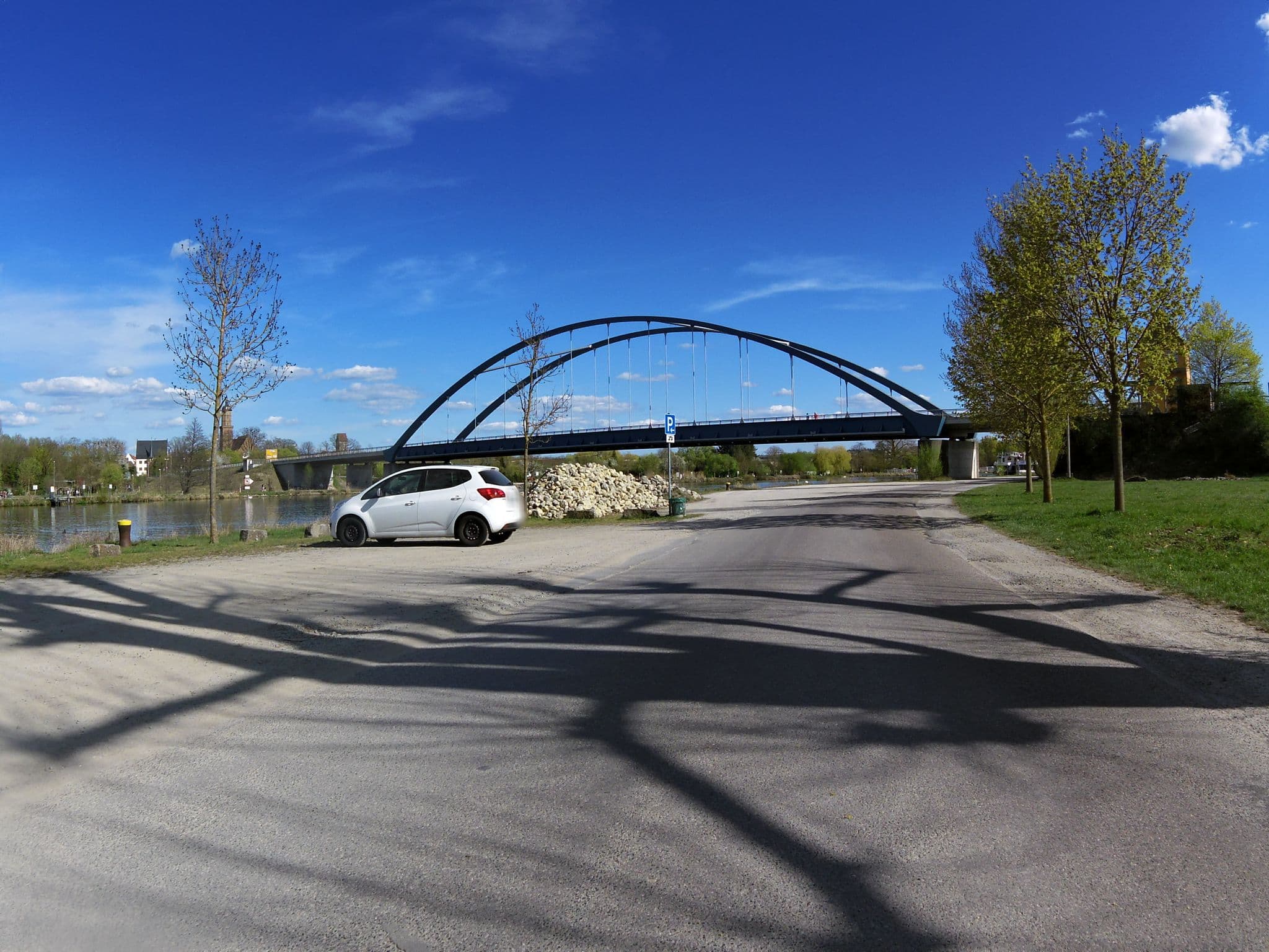 Street view near Wohnmobilstellplatz Astheim, Volkach — © zoegglmeyr (CC BY-SA · Mapillary)