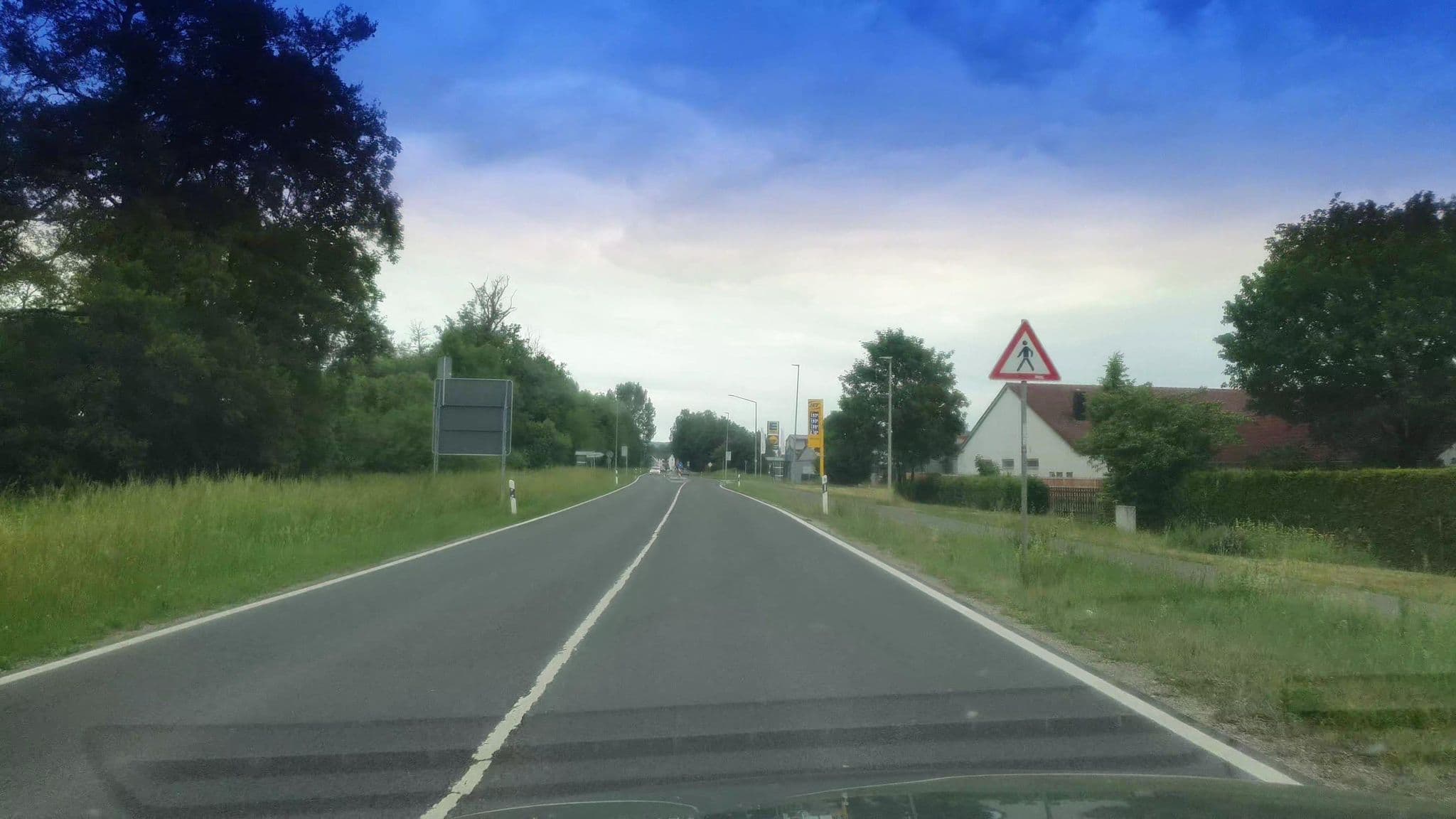 Street view near Wohnmobilstellplatz Memmelsdorf - Hotel Brauerei Gasthof Höhn, Memmelsdorf — © r66 (CC BY-SA · Mapillary)