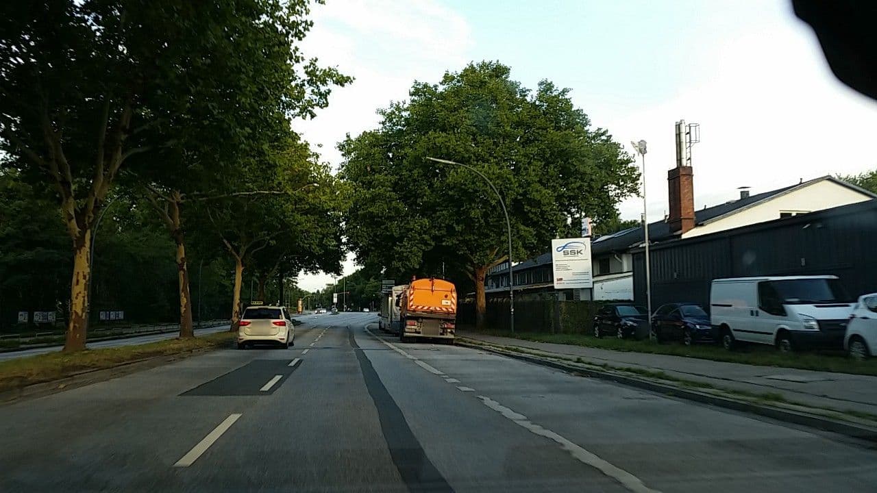 Street view near Zleep Hotel Hamburg Volkspark, Eidelstedt — © tian (CC BY-SA · Mapillary)