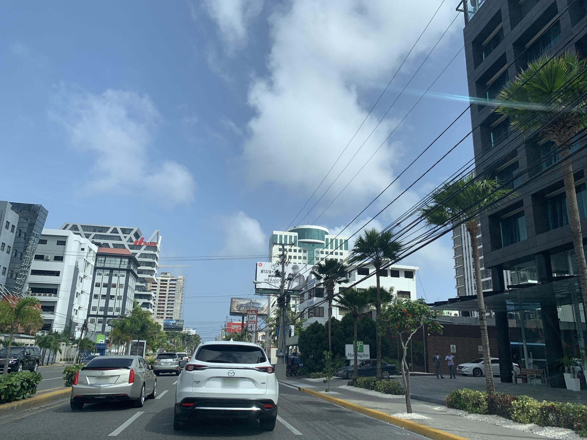 Street view near Holiday Inn Santo Domingo, La Julia — © tiger65 (CC BY-SA · Mapillary)