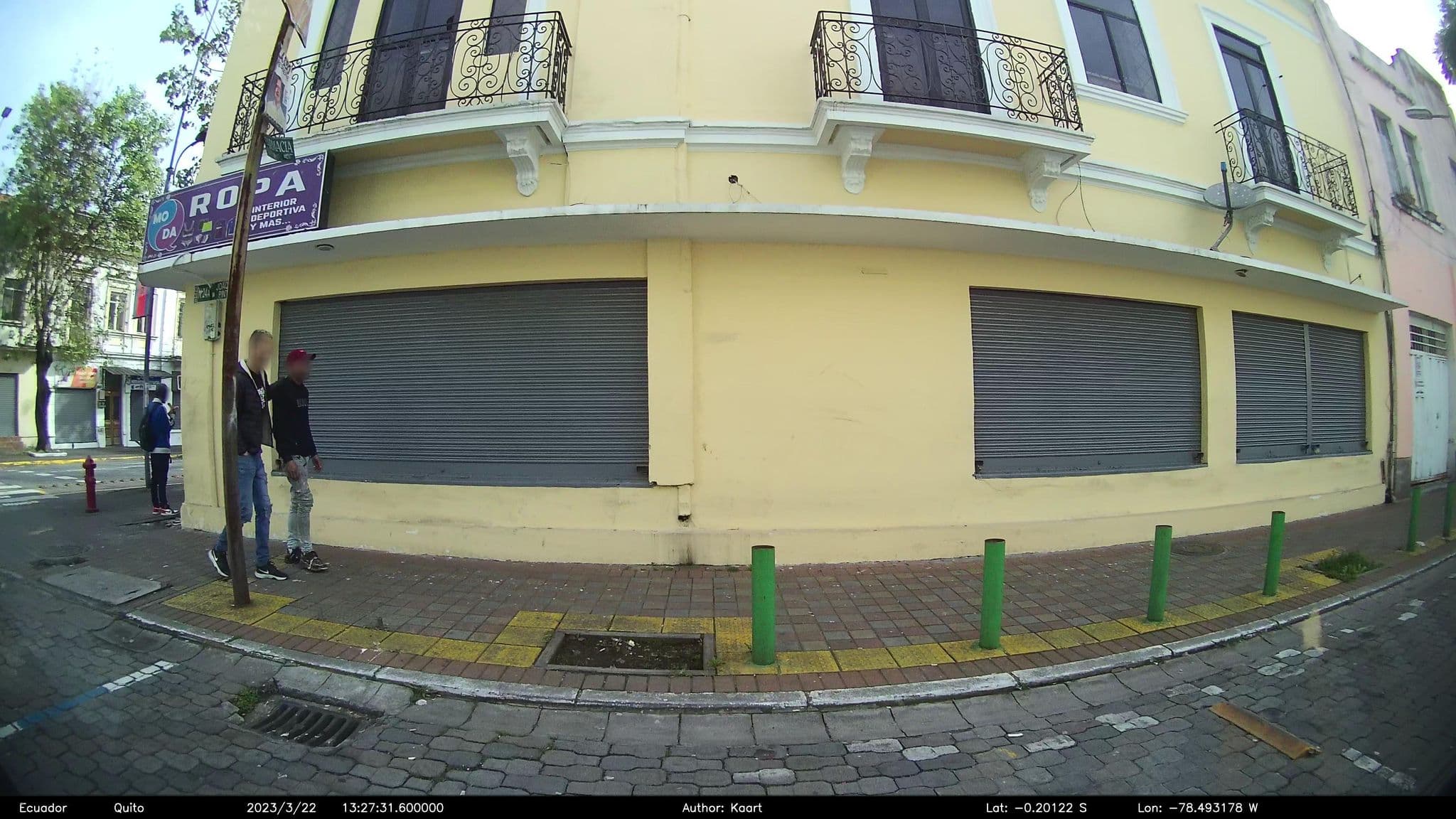 Street view near Bird House, Quito