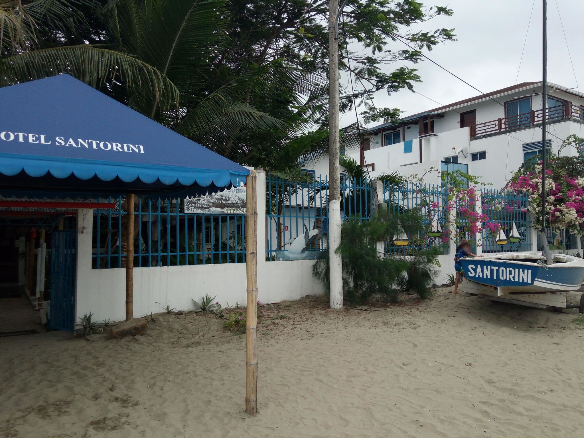 Street view near Hotel Santorini, Muisne — © naoari (CC BY-SA · Mapillary)