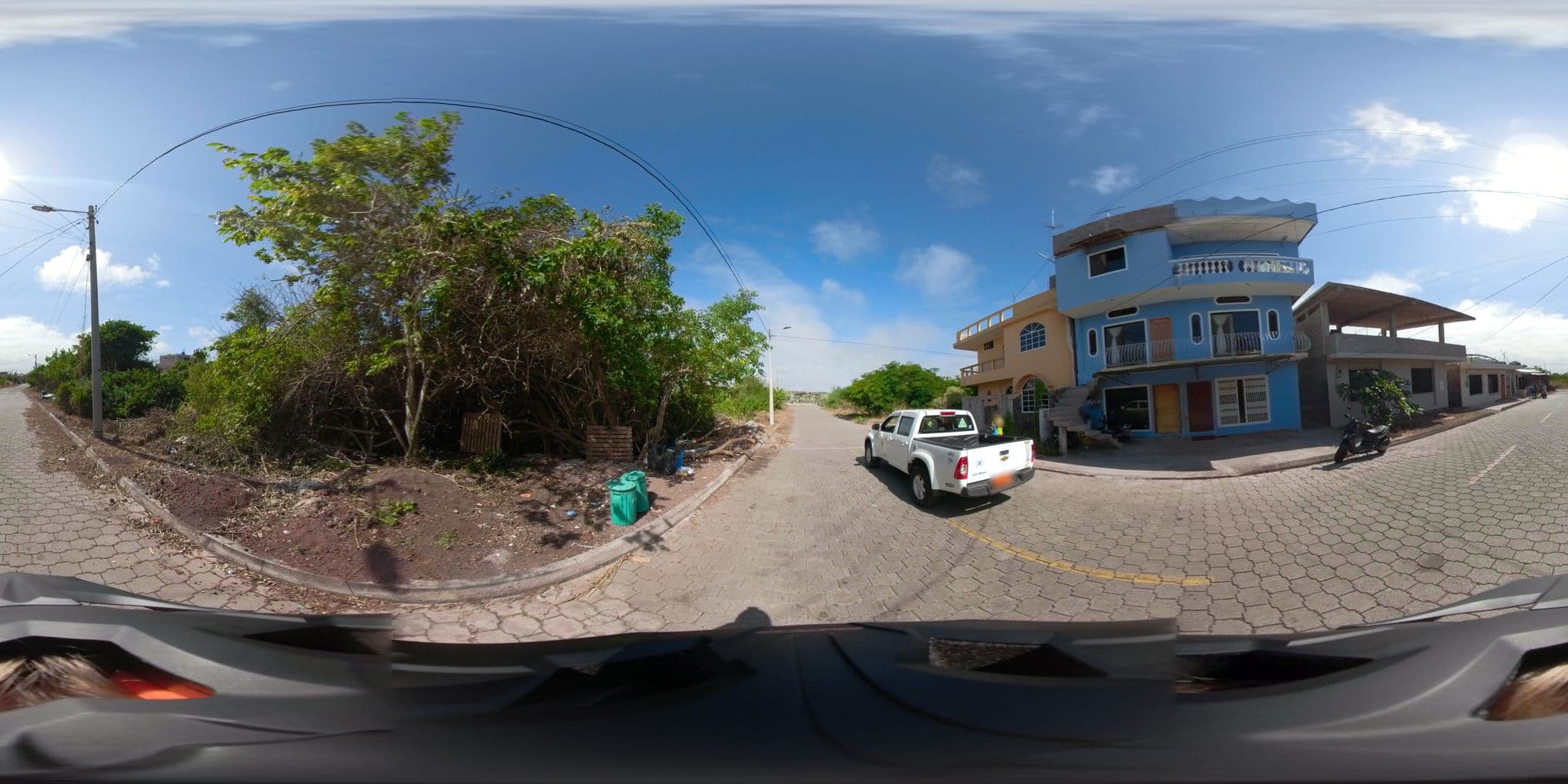 Street view near Hostal Liss, Puerto Baquerizo Moreno — © sdanielzer (CC BY-SA · Mapillary)
