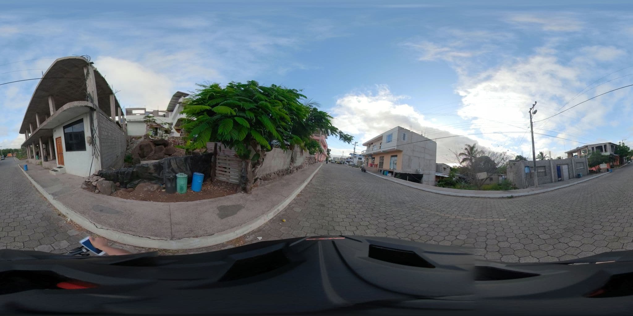 Street view near Casa de Huéspedes Milena, Puerto Baquerizo Moreno — © sdanielzer (CC BY-SA · Mapillary)