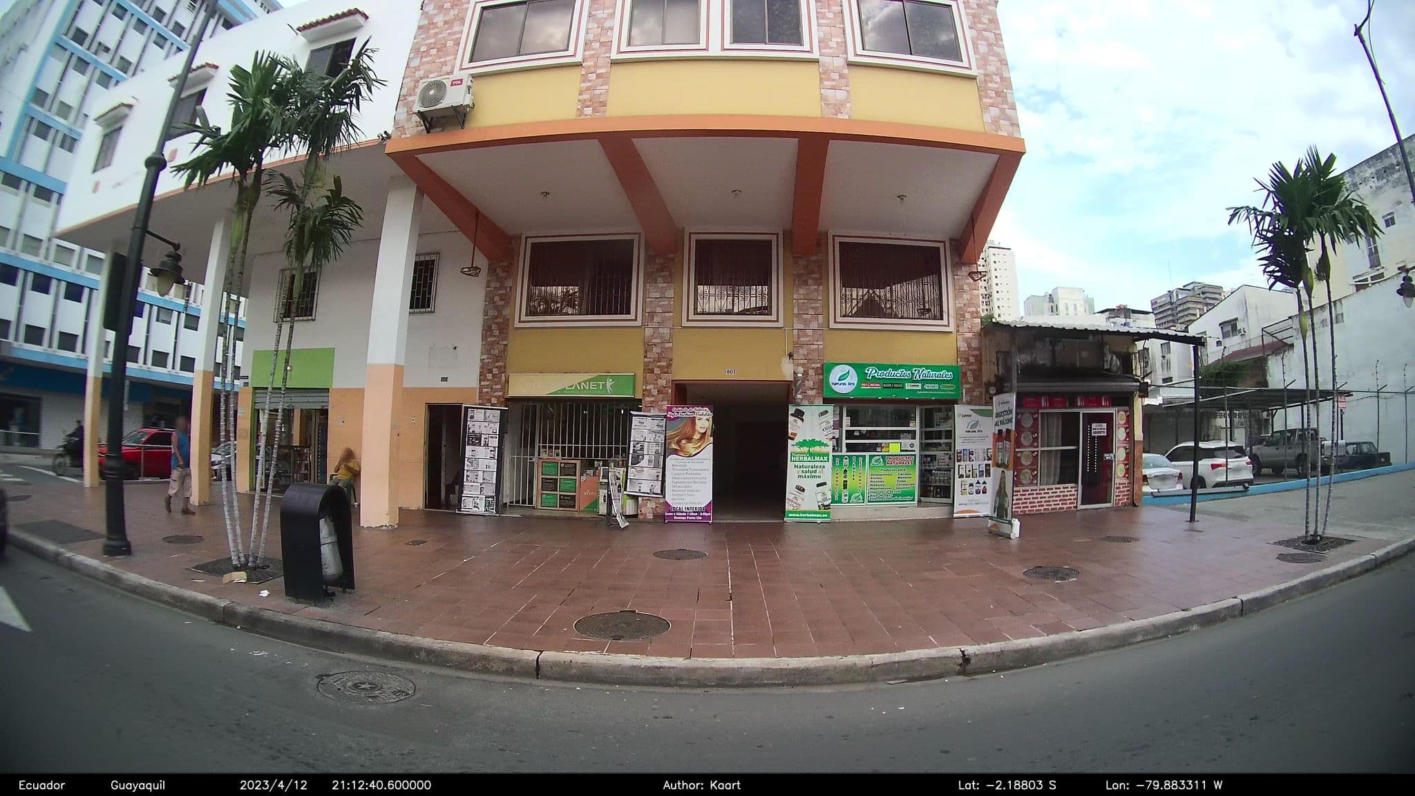 Street view near Hostal Napoleón, Guayaquil