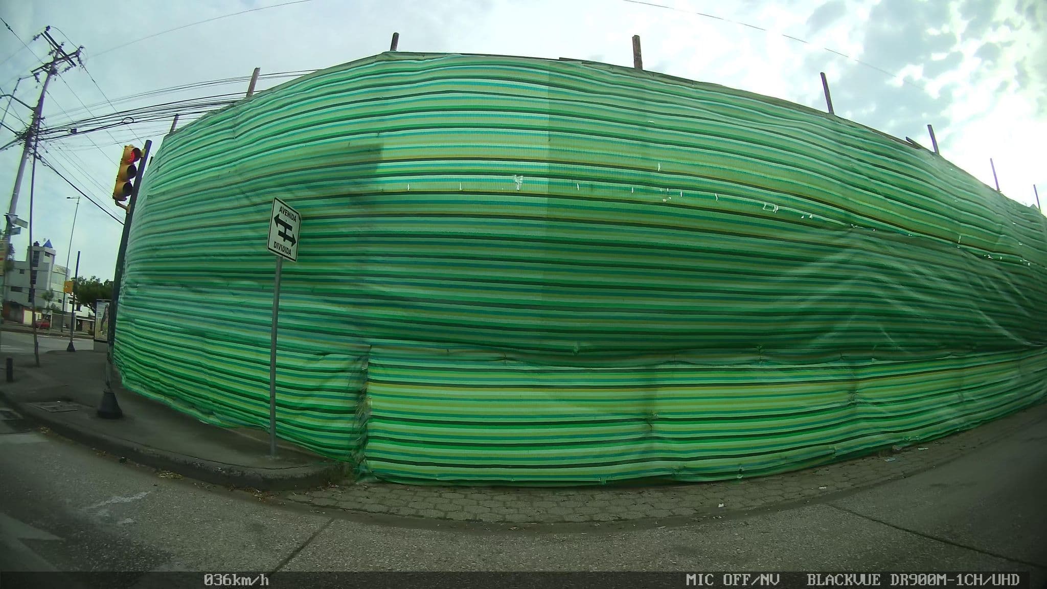 Street view near Hotel LILAX & ROXY, Eloy Alfaro — © kaart_2 (CC BY-SA · Mapillary)