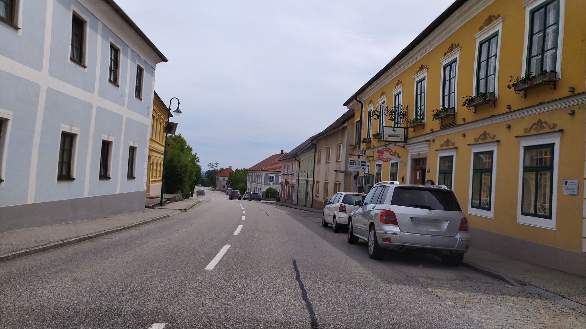 Street view near Zum schwarzen Rössl, Wallsee — © suriv (CC BY-SA · Mapillary)