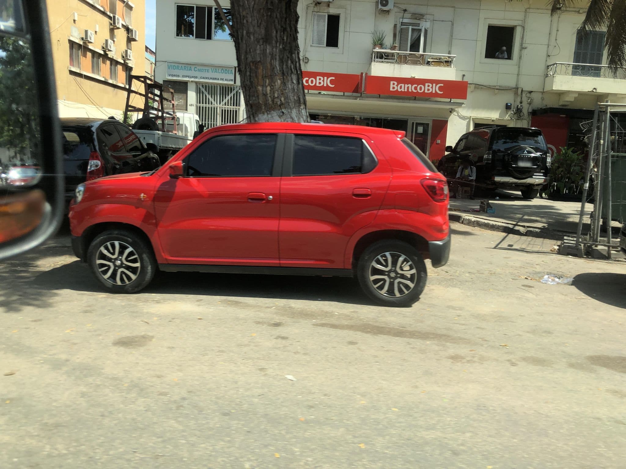 Street view near Pensão Invicta, Ingombota — © via (CC BY-SA · Mapillary)