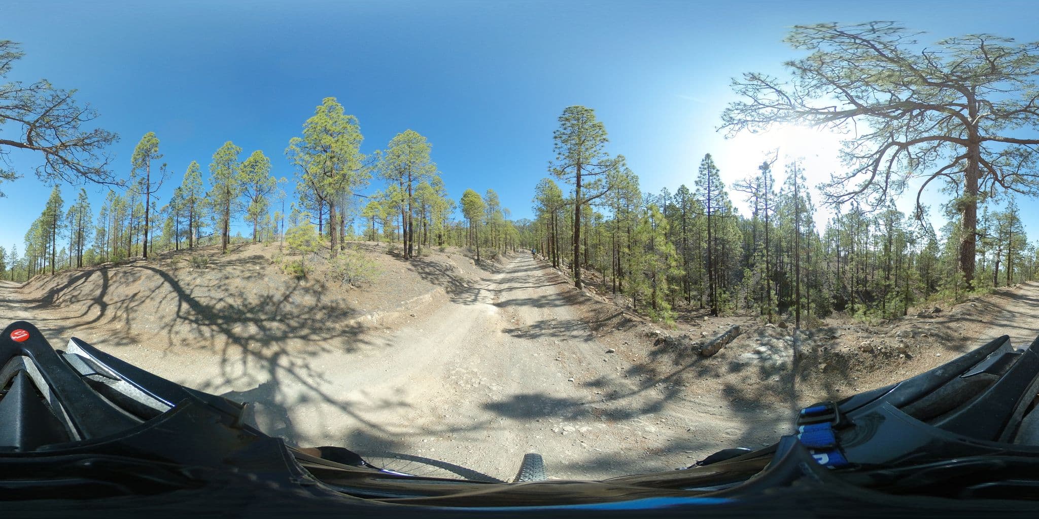 Street view near Zona de Acampada de Fuente del Llano, Lomo de Arico — © javiersanp (CC BY-SA · Mapillary)